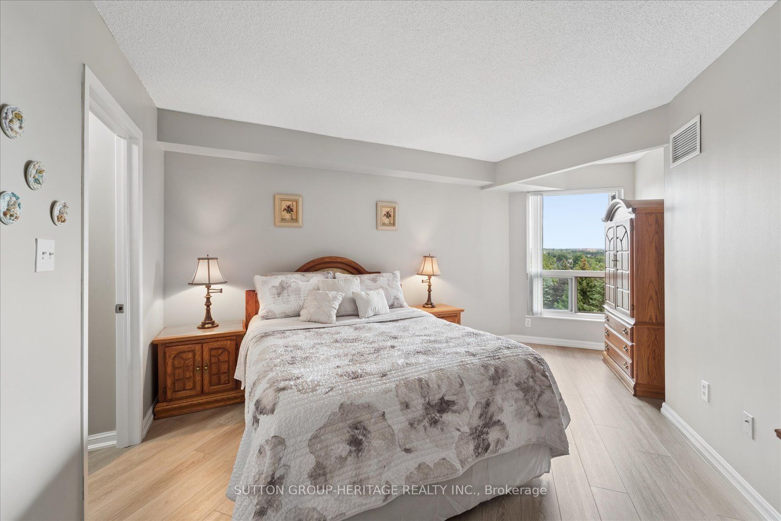 712 Rossland Road E 615 Property Photo 28