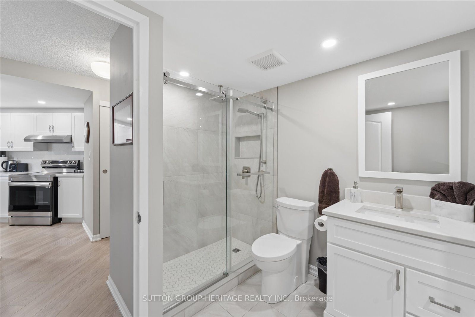 712 Rossland Road E 615 Property Photo 30