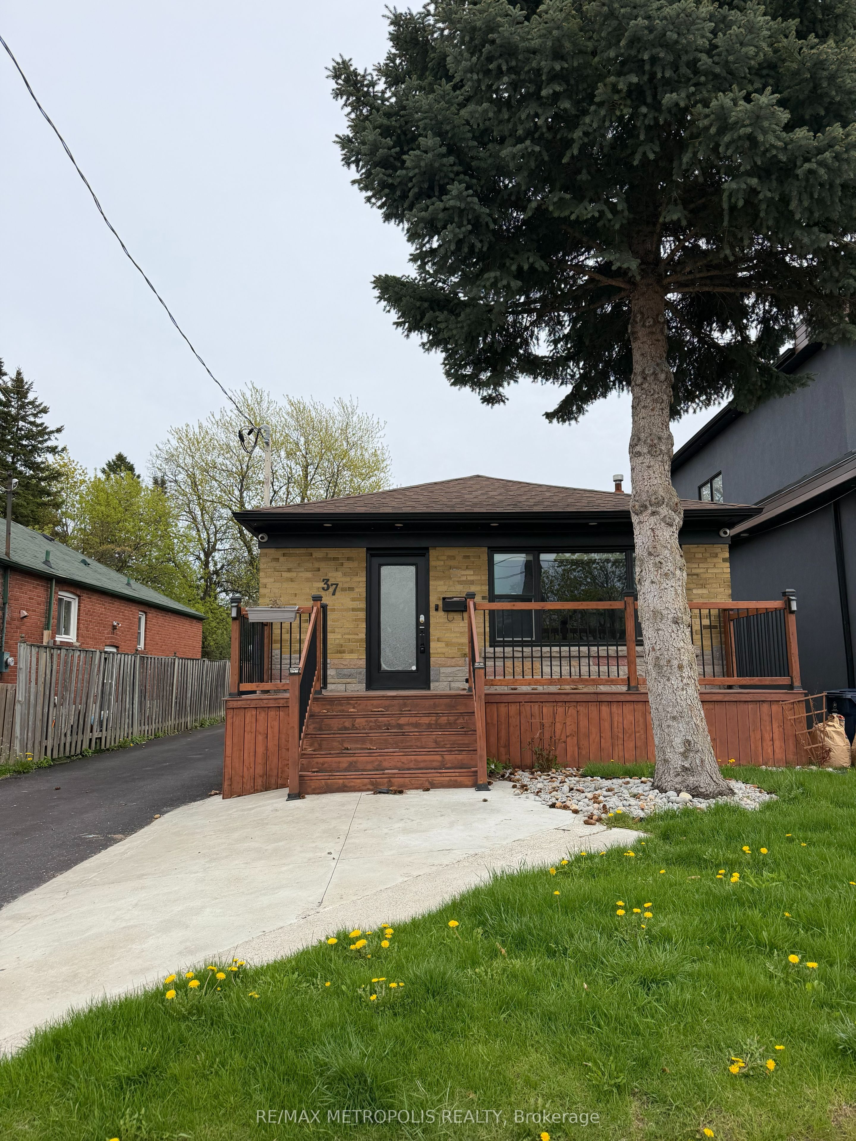 37 Lynvalley Crescent Property Photo 1