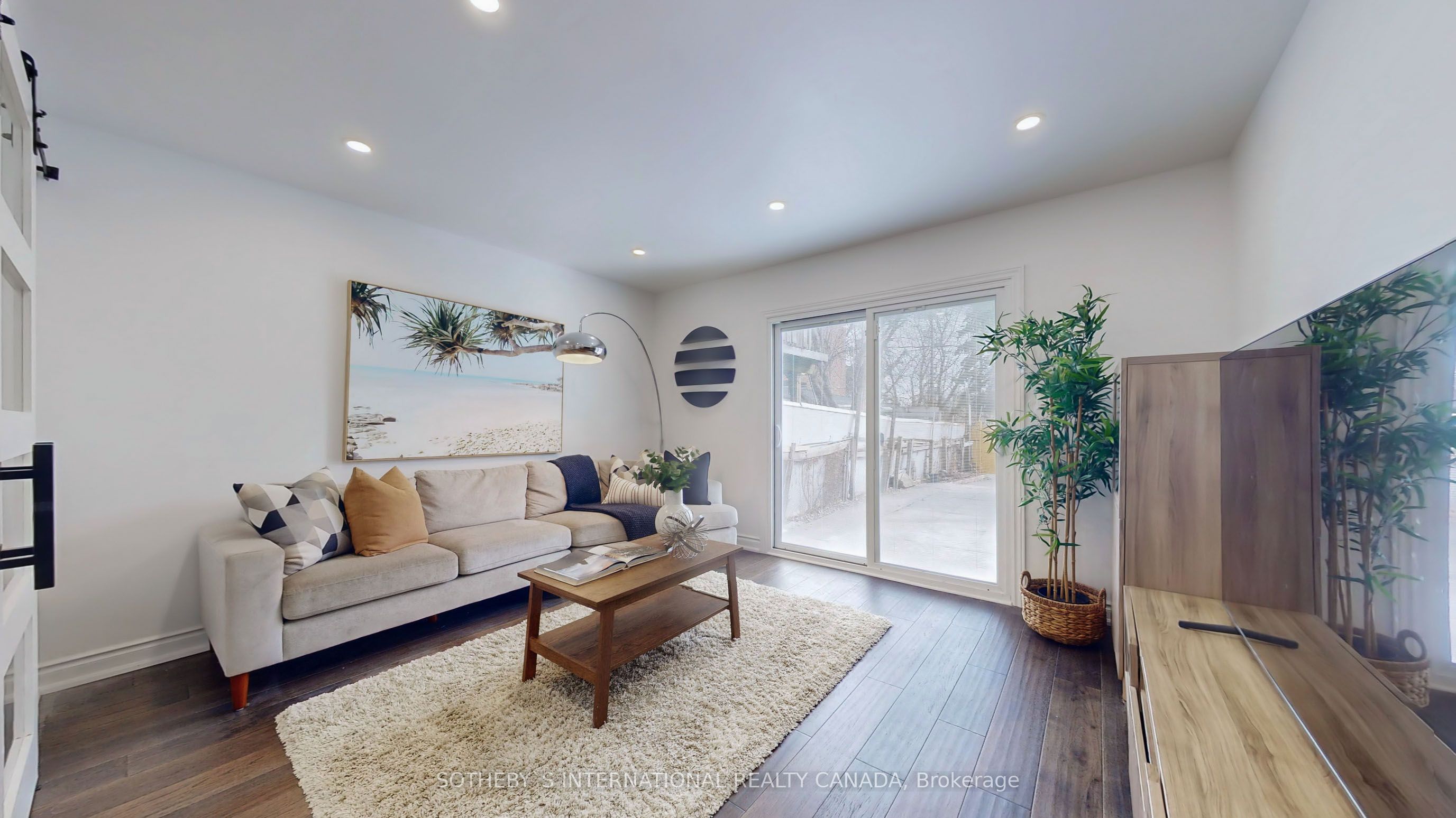 1271 Gerrard Street E Property Photo 4