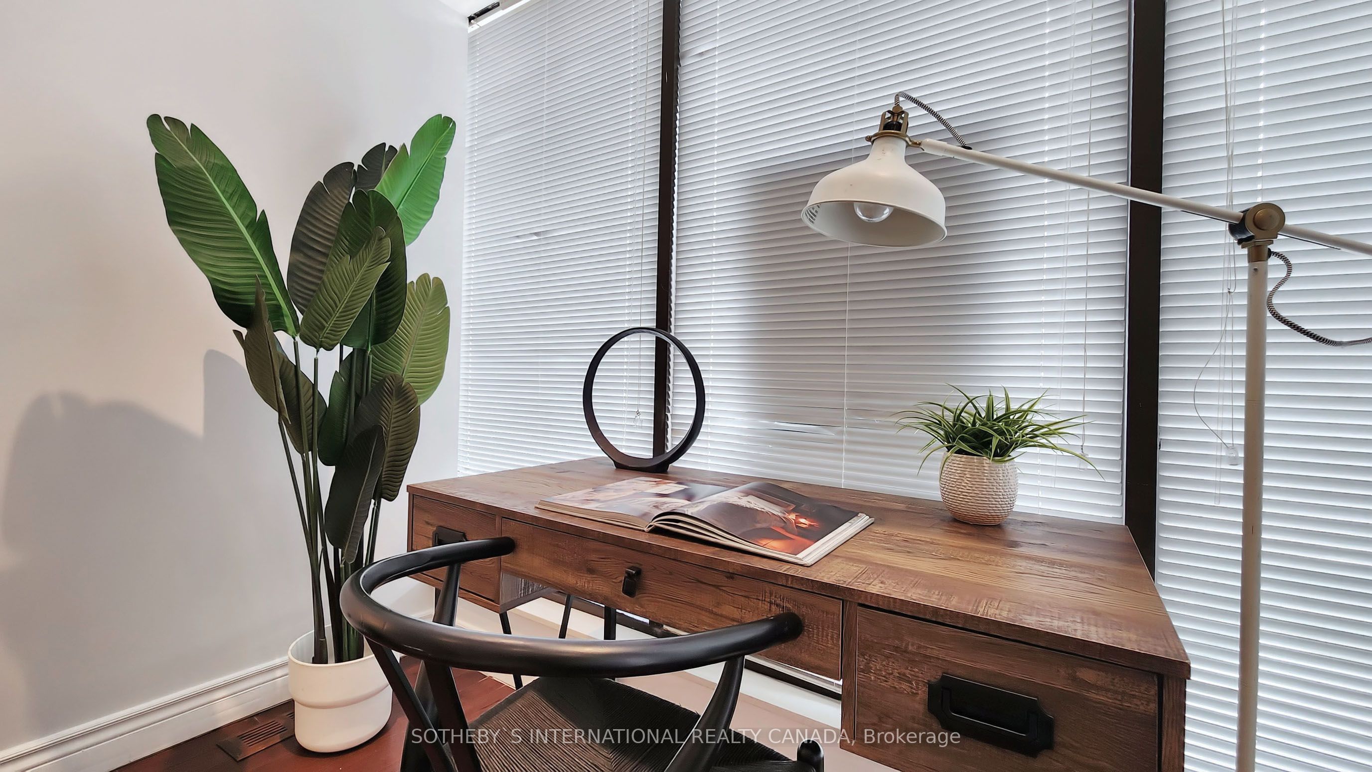1271 Gerrard Street E Property Photo 6