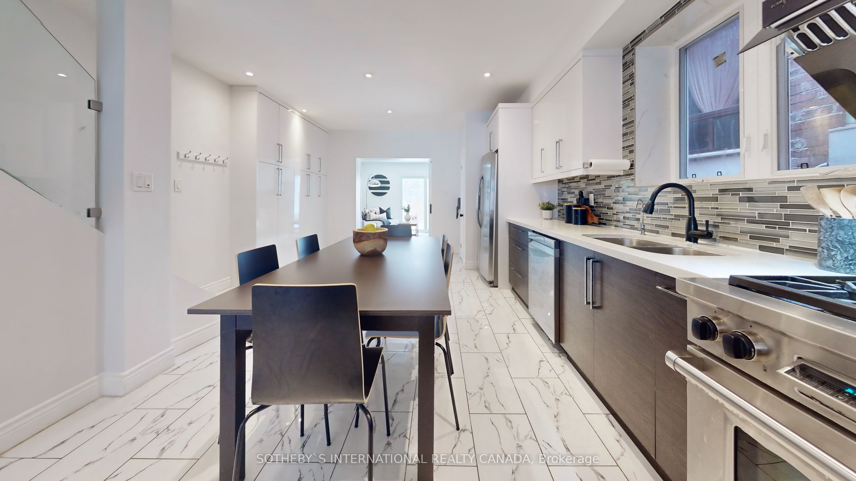 1271 Gerrard Street E Property Photo 12