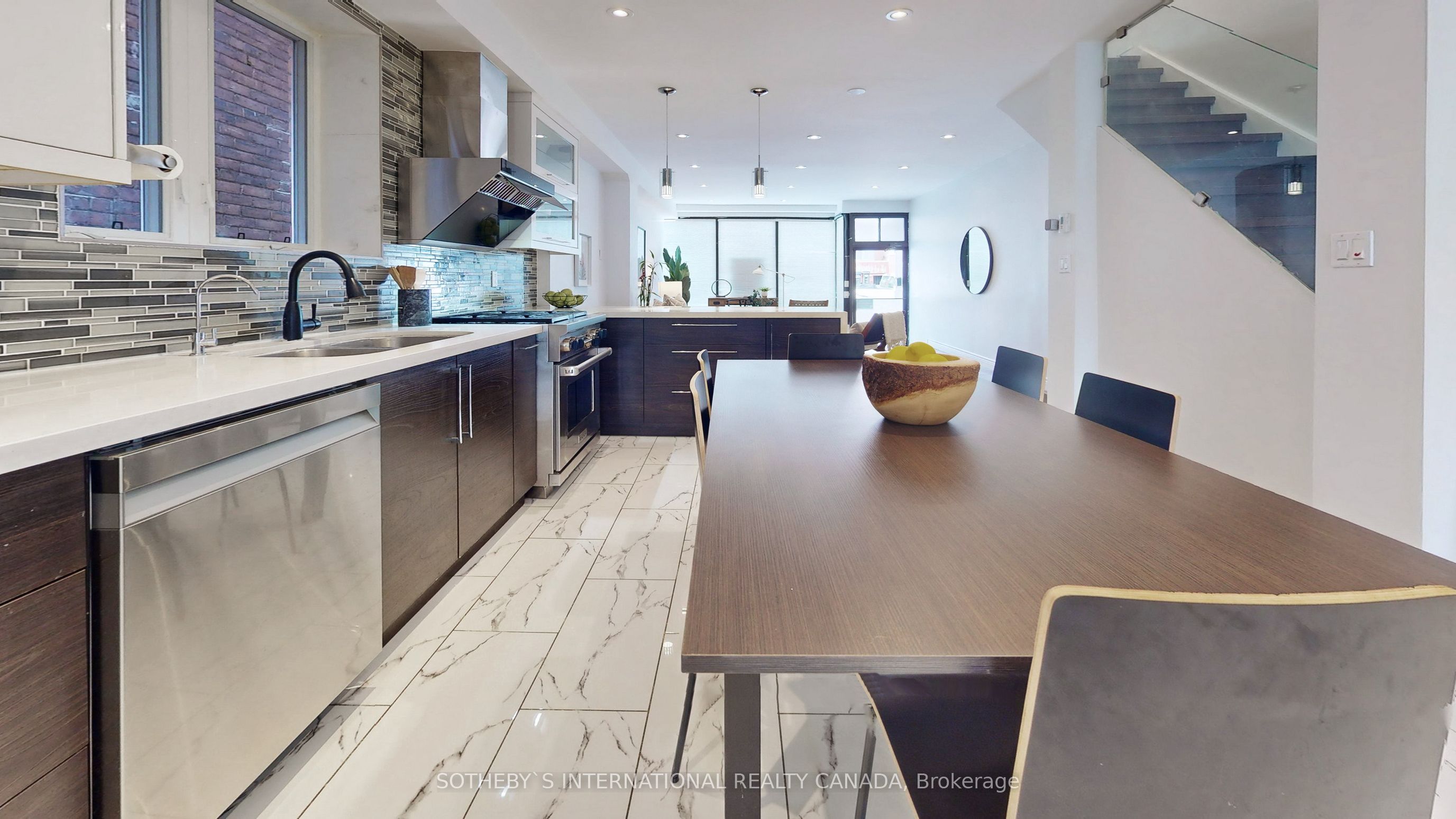 1271 Gerrard Street E Property Photo 13