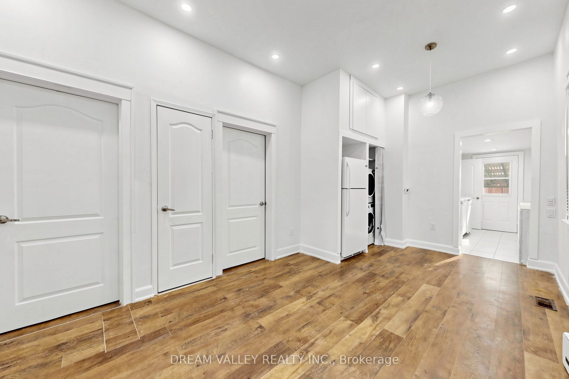47 Laurel Avenue Property Photo 6