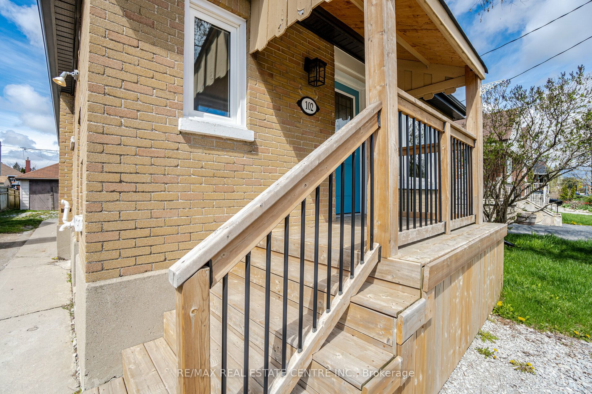 102 Wilson Road S Upper Level Property Photo 5