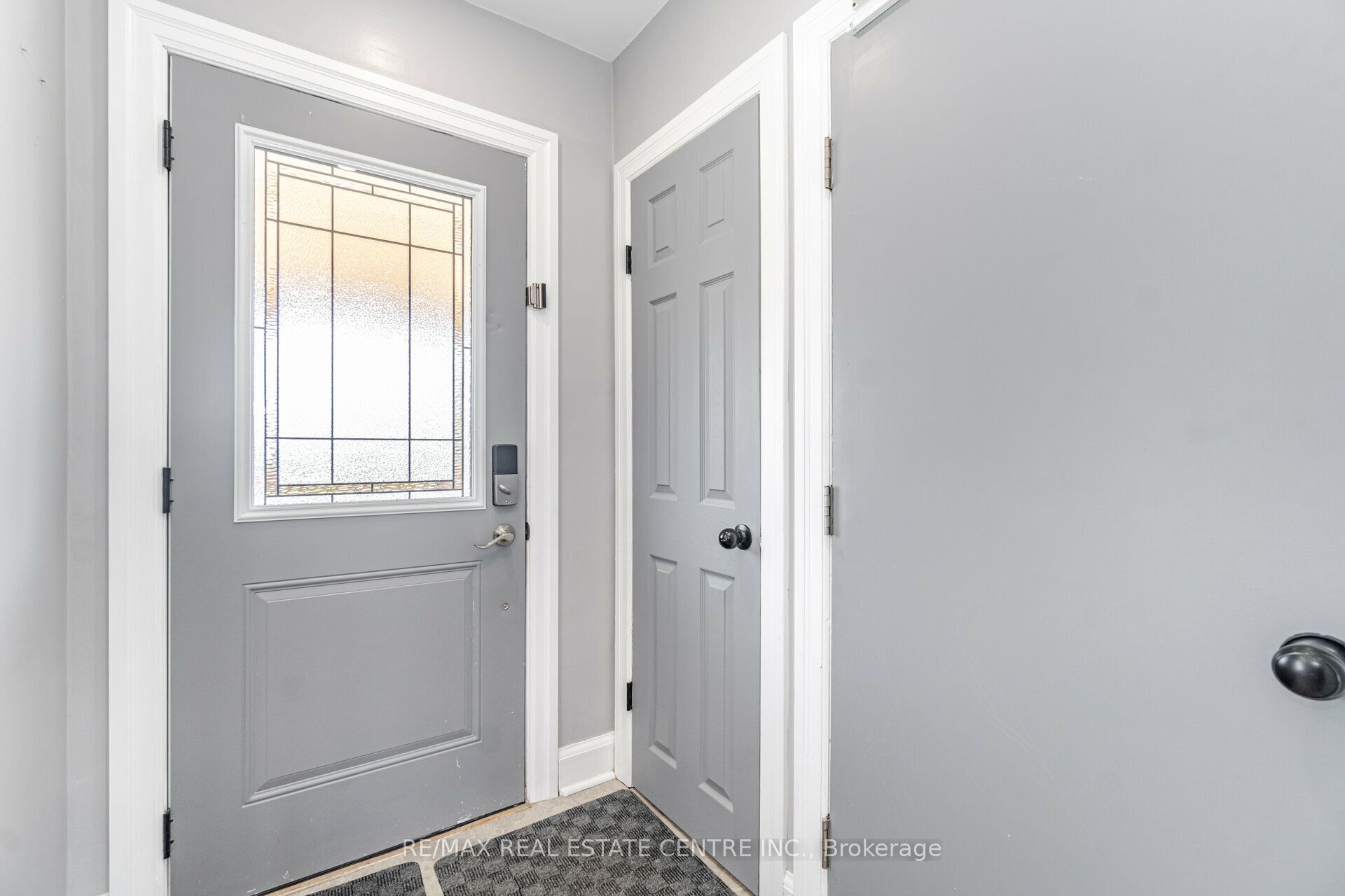 102 Wilson Road S Upper Level Property Photo 6