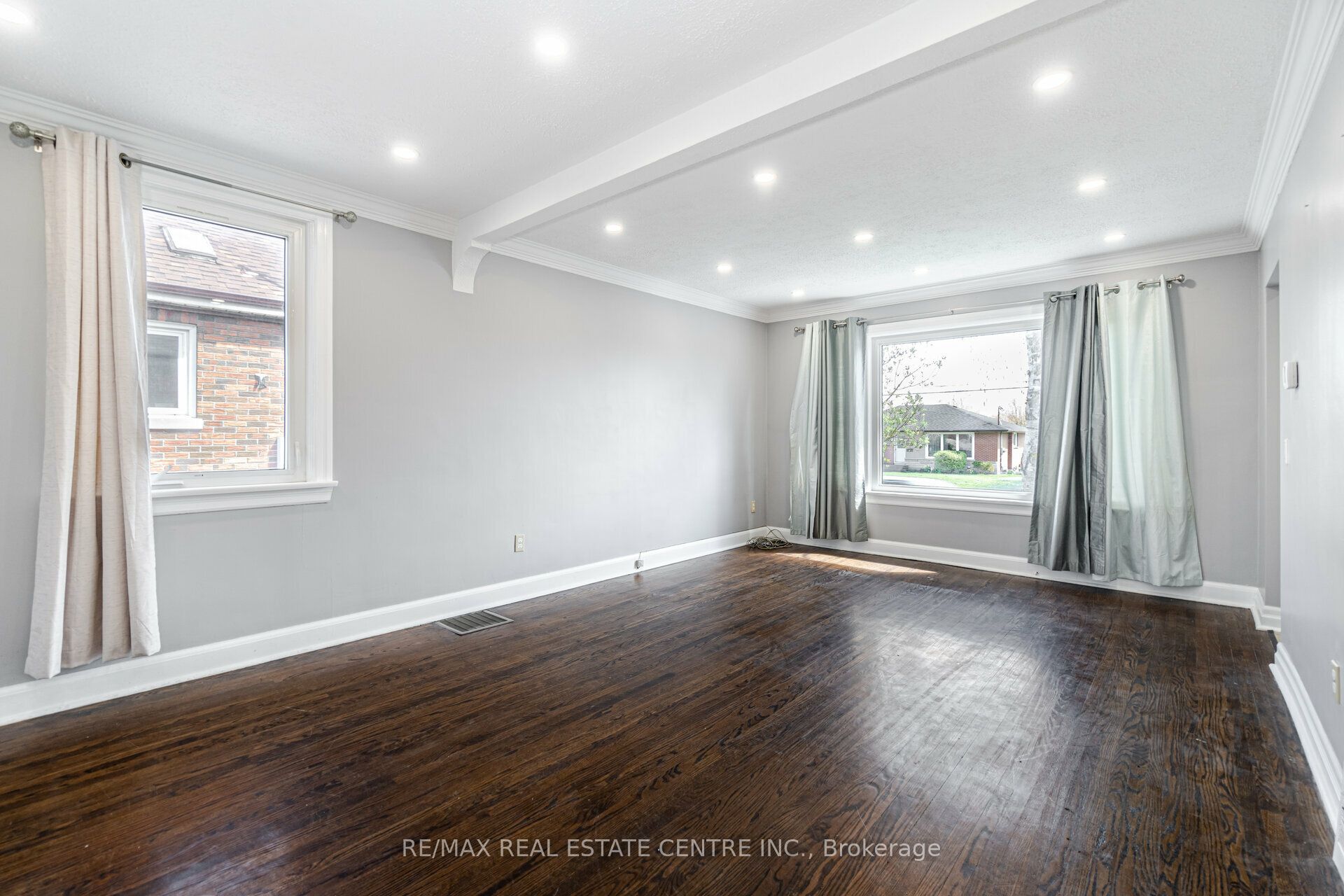 102 Wilson Road S Upper Level Property Photo 7