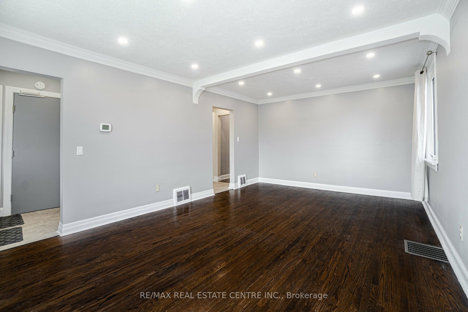 102 Wilson Road S Upper Level Property Photo 9