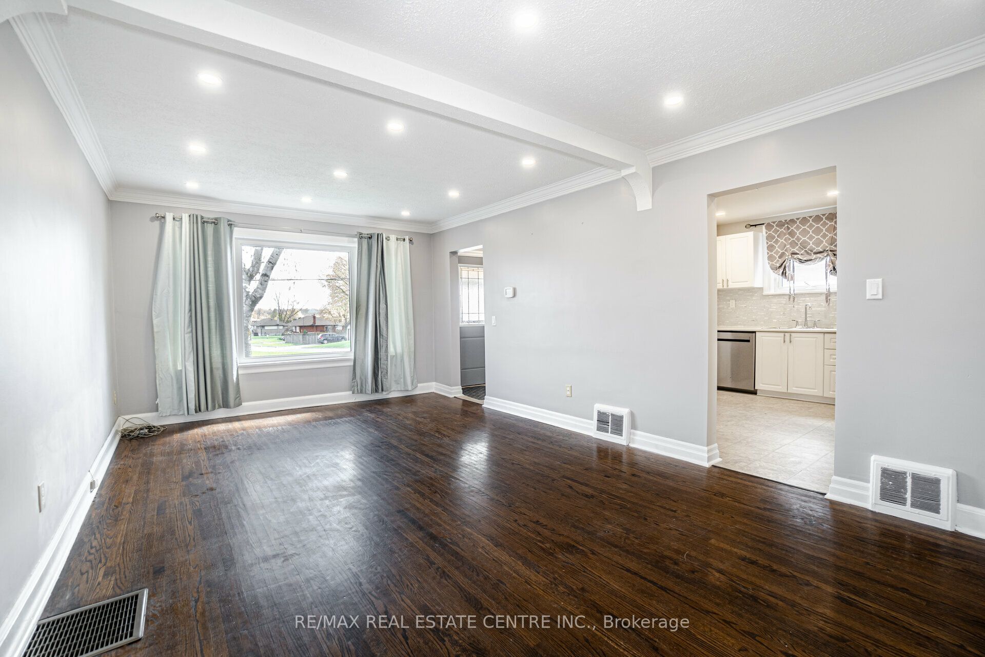 102 Wilson Road S Upper Level Property Photo 10