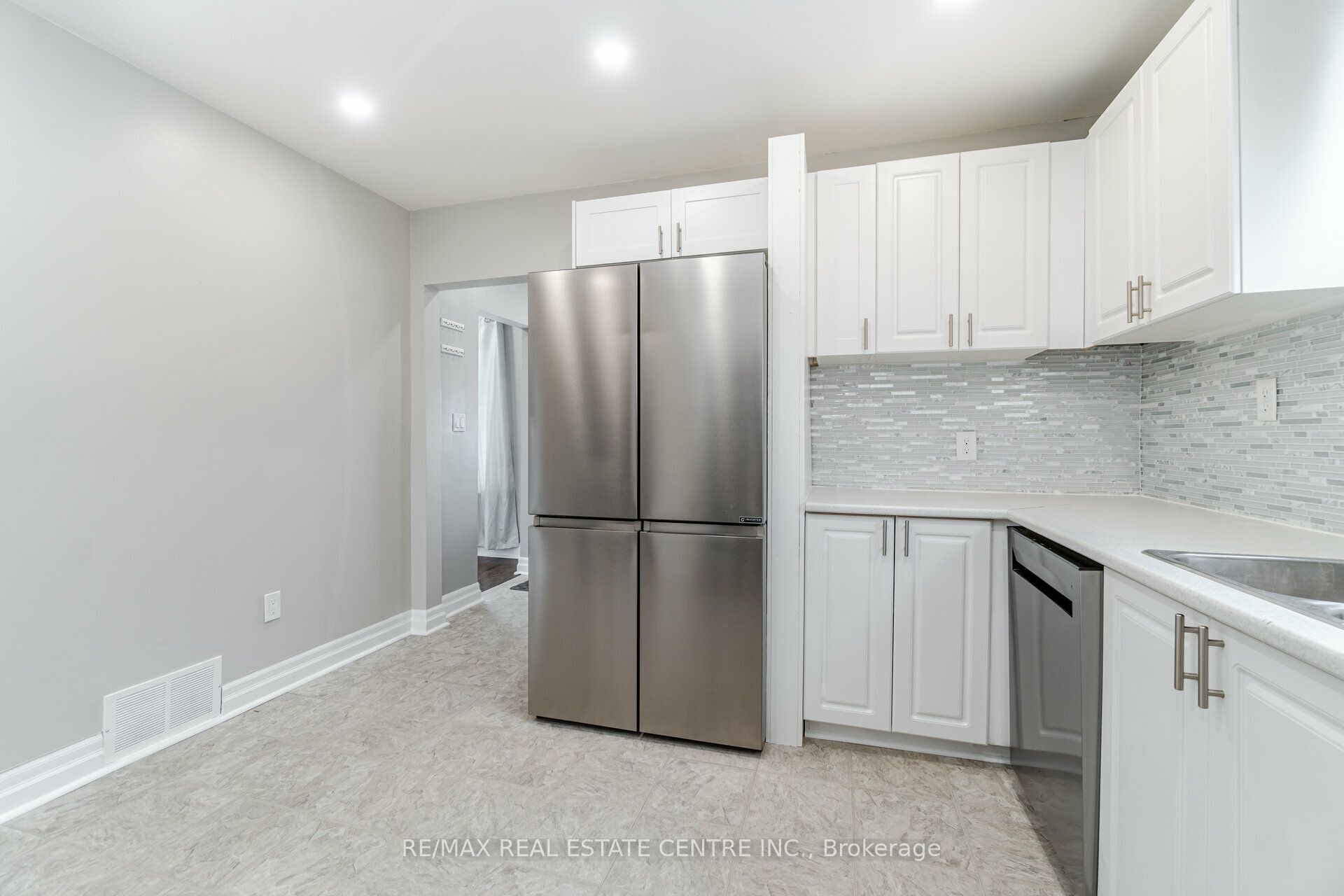 102 Wilson Road S Upper Level Property Photo 11