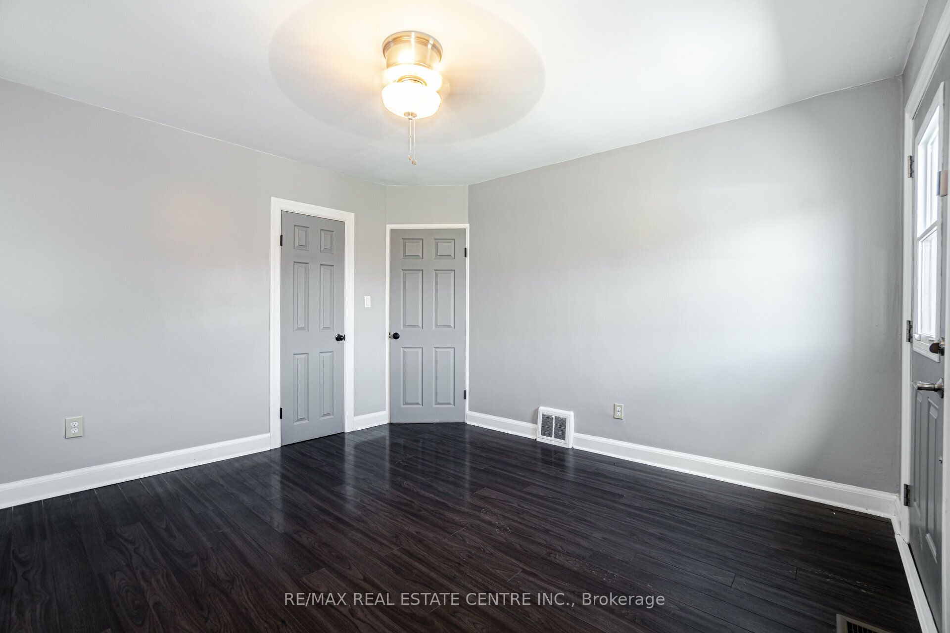 102 Wilson Road S Upper Level Property Photo 16