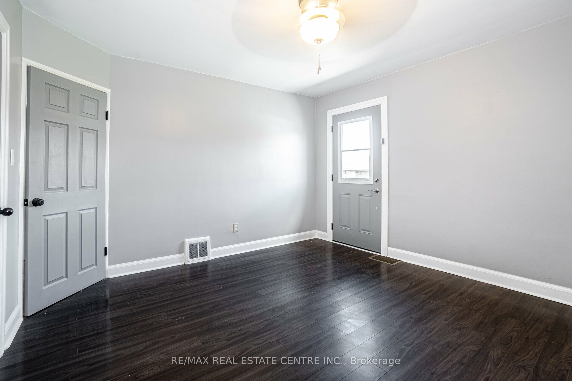 102 Wilson Road S Upper Level Property Photo 17