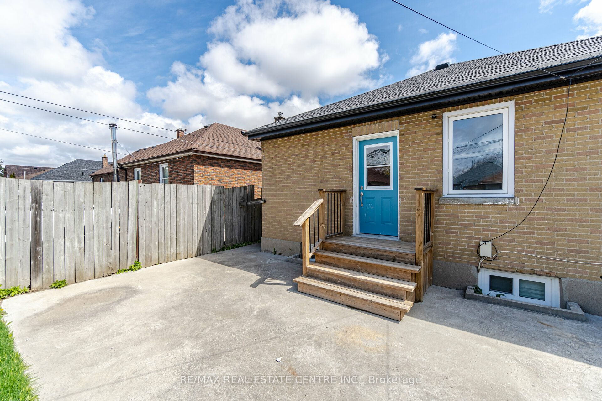 102 Wilson Road S Upper Level Property Photo 23