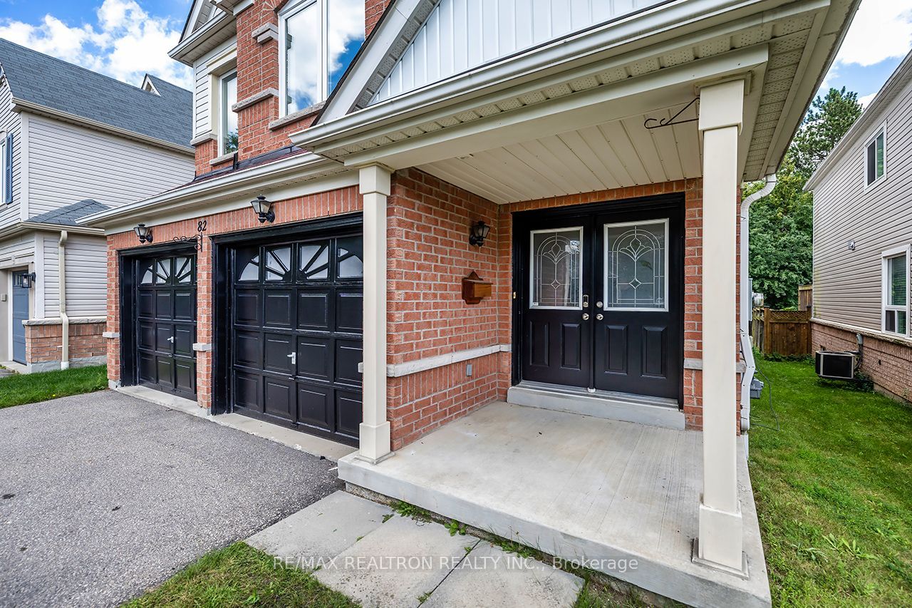 82 Beachgrove Crescent Property Photo 2