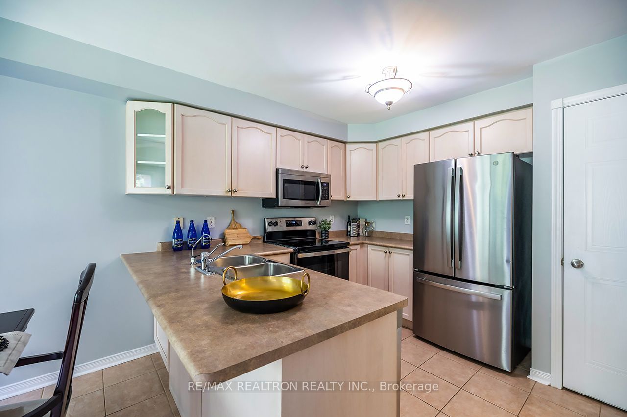 82 Beachgrove Crescent Property Photo 16
