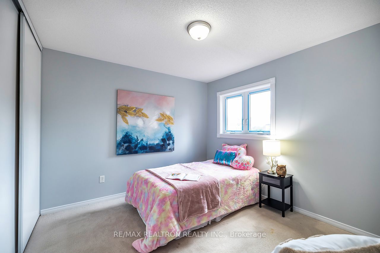 82 Beachgrove Crescent Property Photo 25