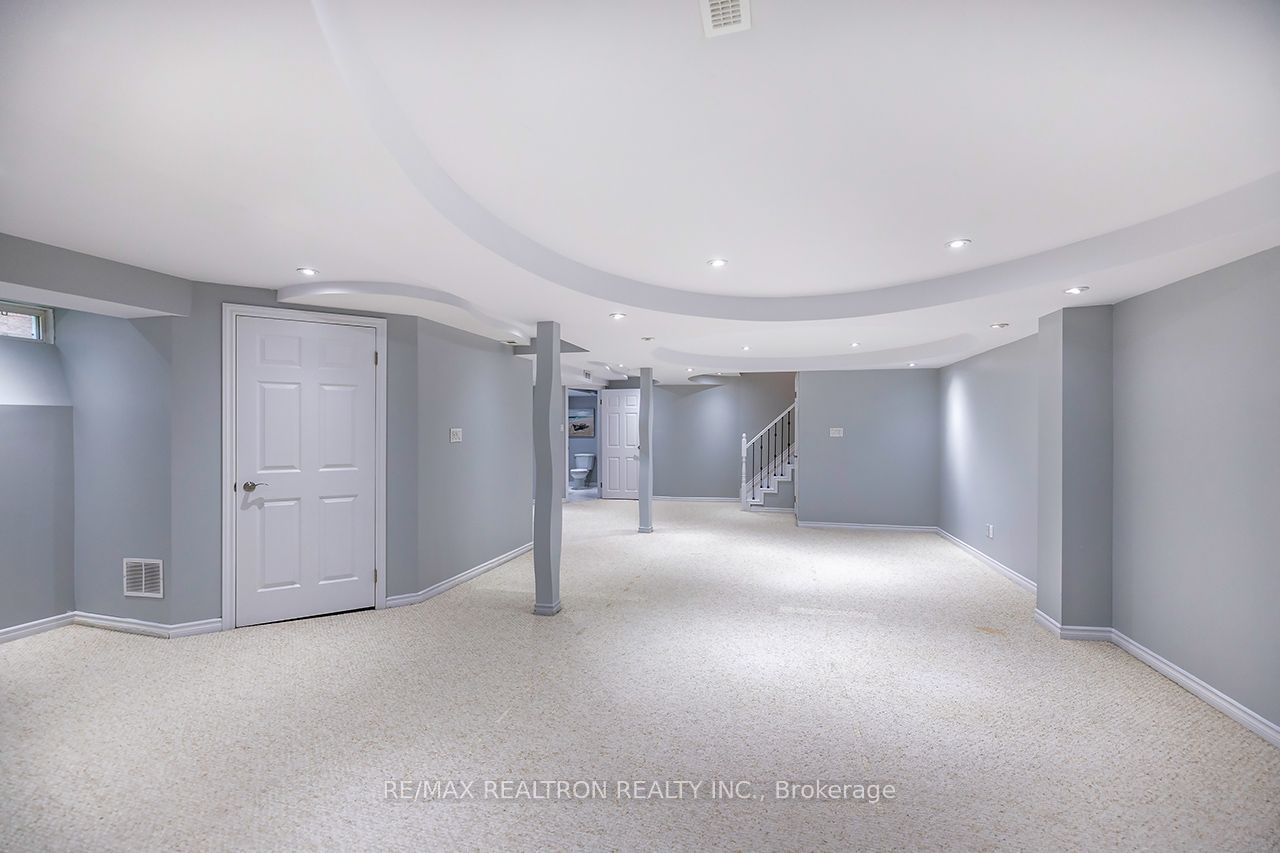 82 Beachgrove Crescent Property Photo 29