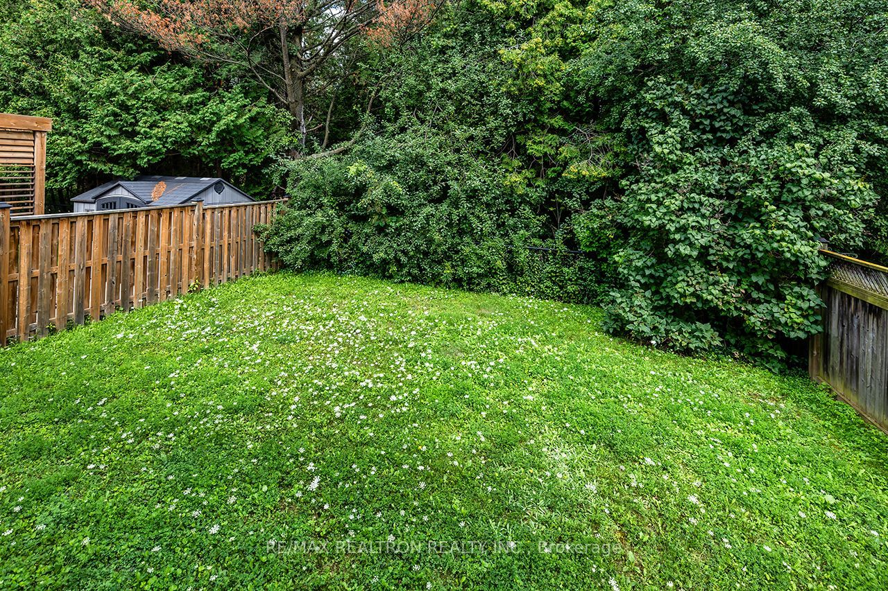 82 Beachgrove Crescent Property Photo 33