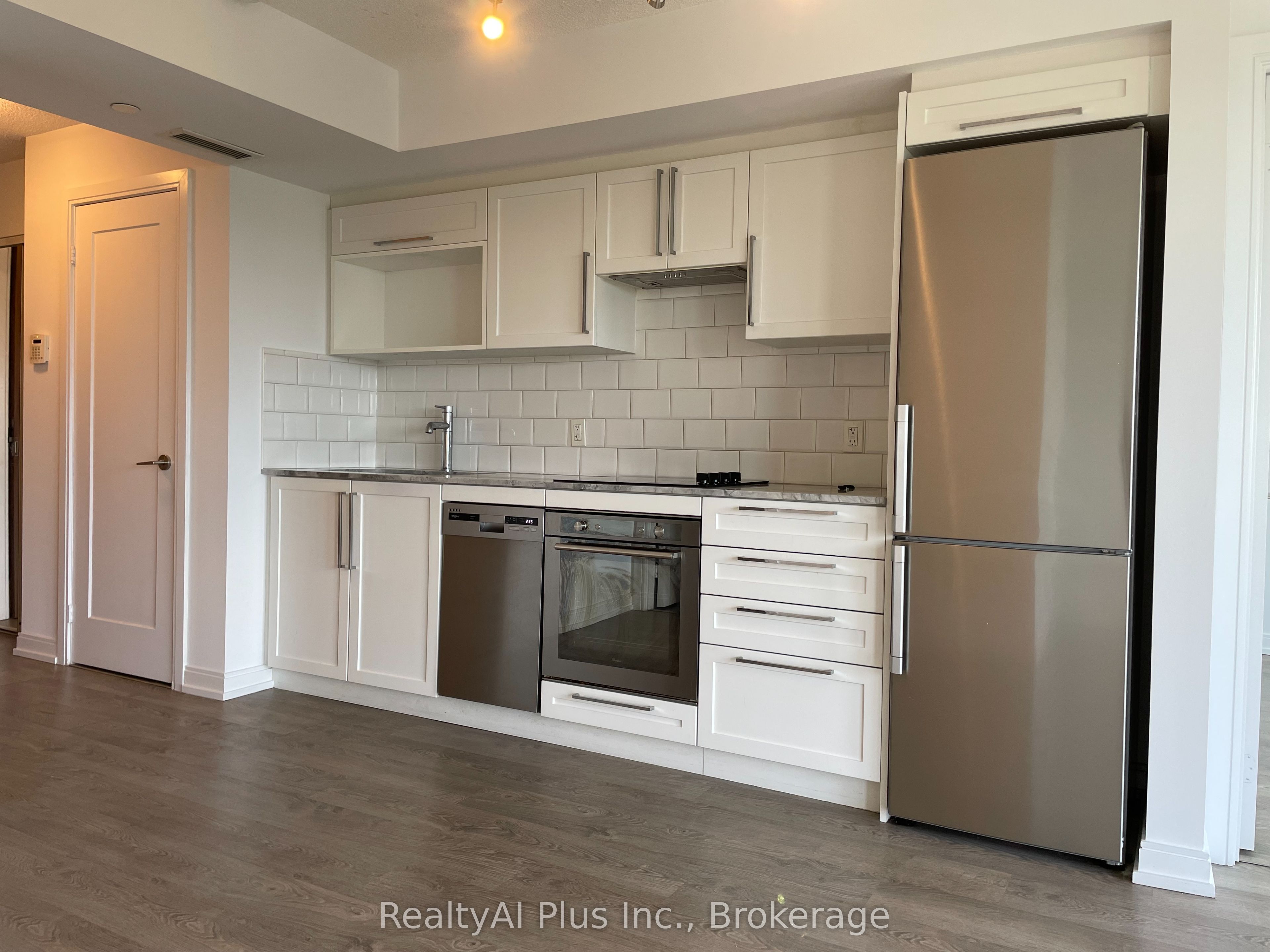 275 Village Green Square 721 Property Photo 6