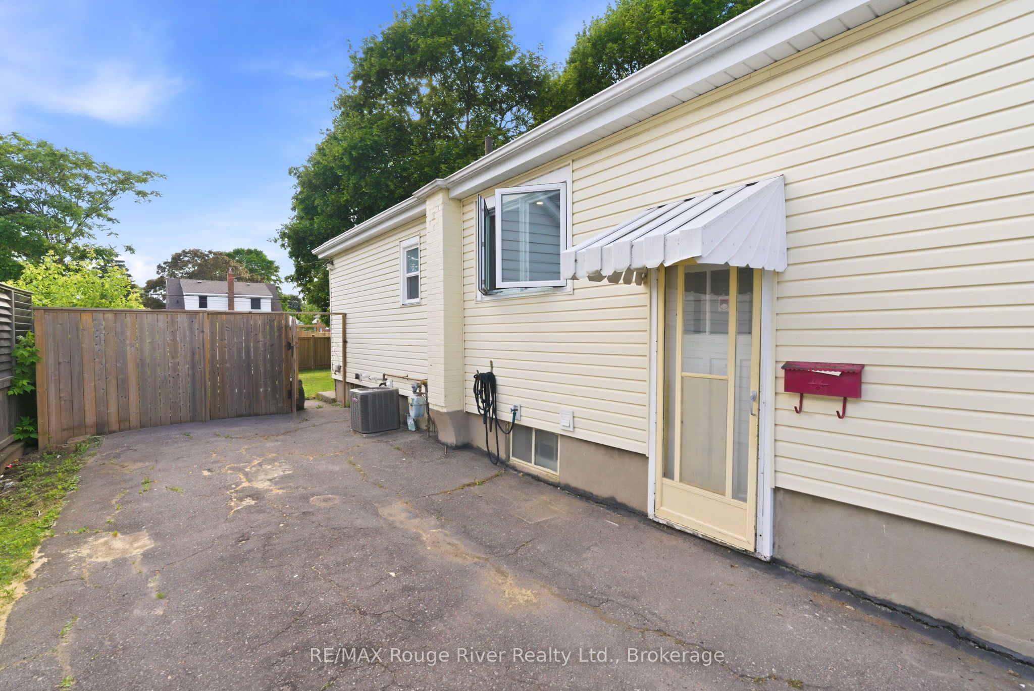 152 Wilson Road S Property Photo 3