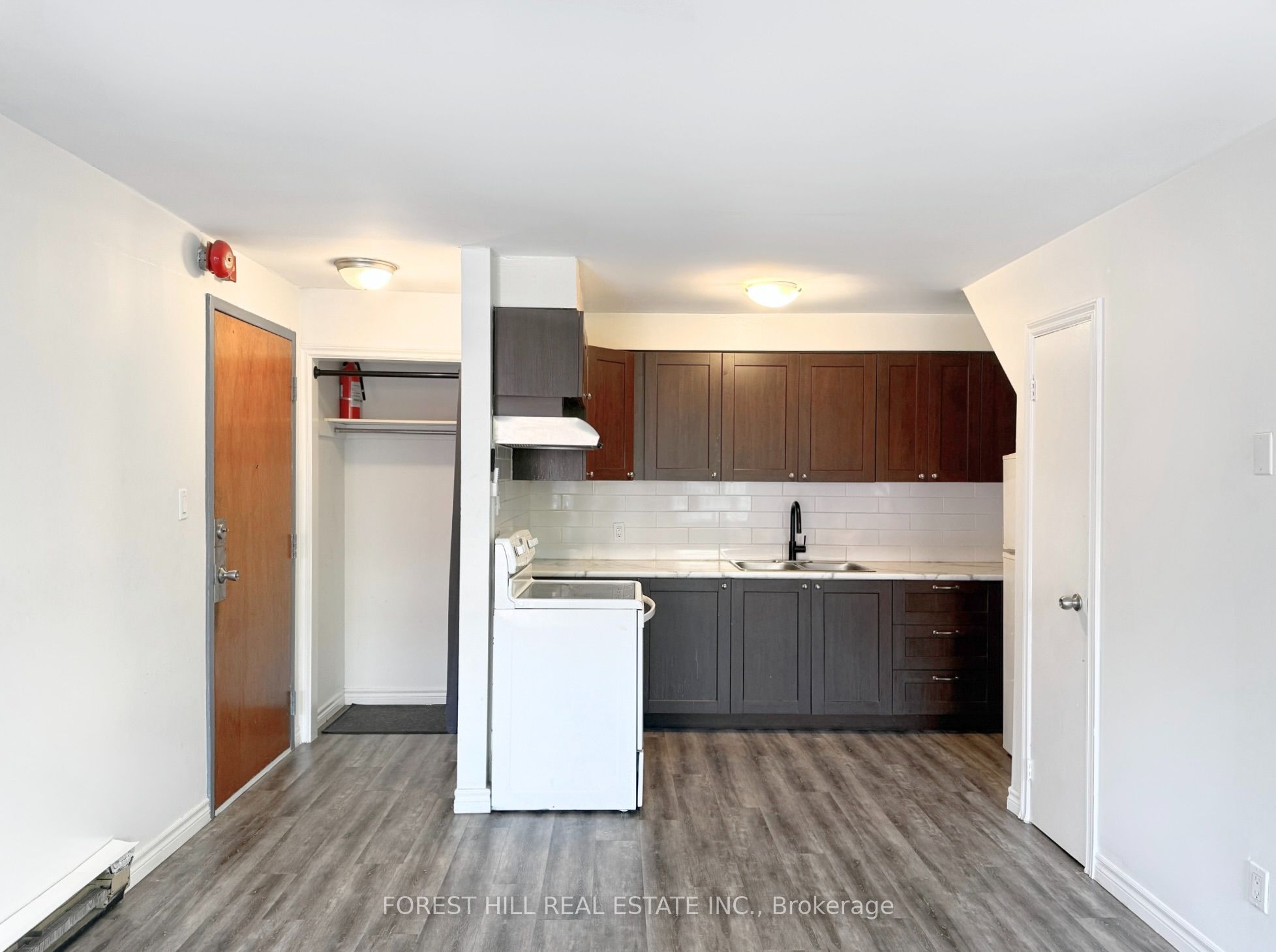 422 Danforth Avenue B Property Photo 2