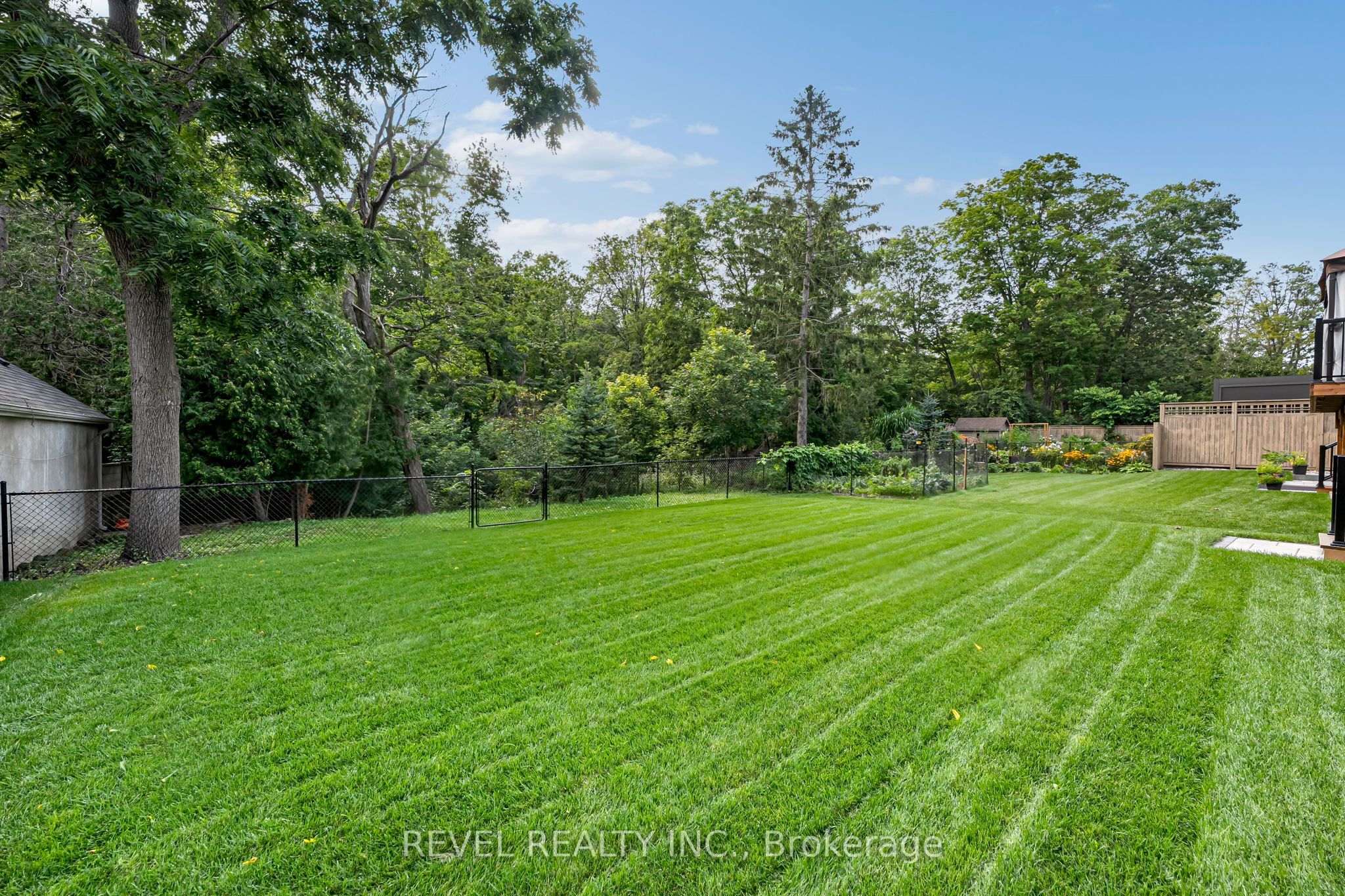 1472 Highbush Trail Property Photo 45
