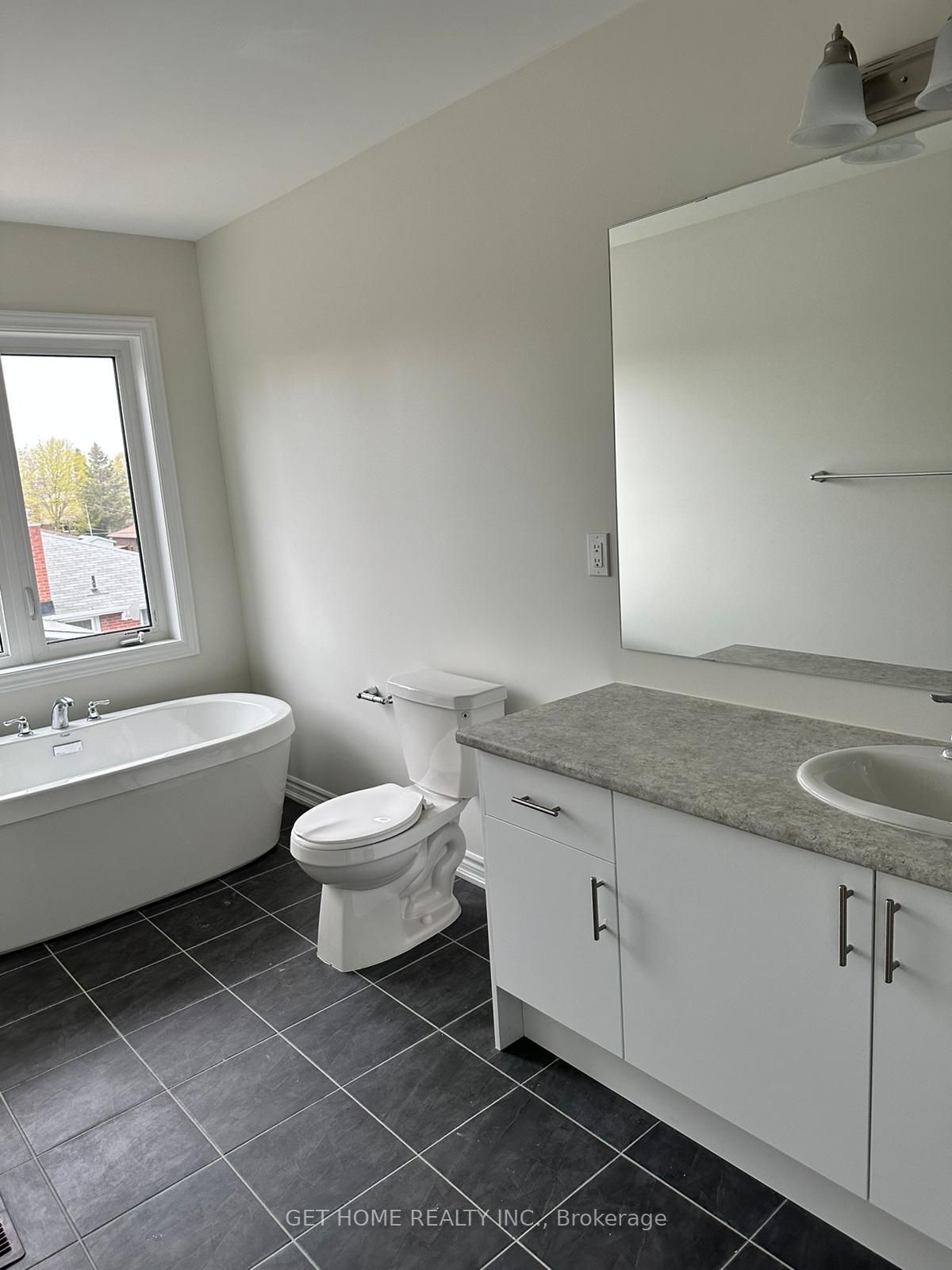 258 Okanagan Path Property Photo 12