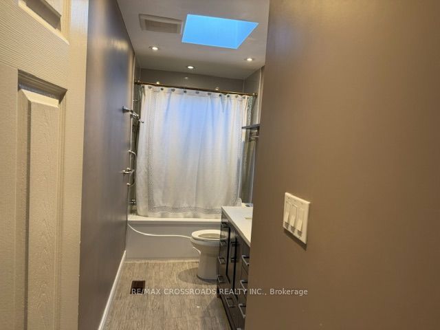 840 Danforth Road Upper Property Photo 12