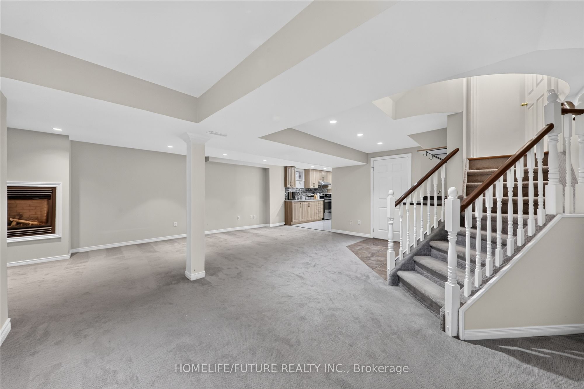 1580 Heathside Crescent Lower Property Photo 2
