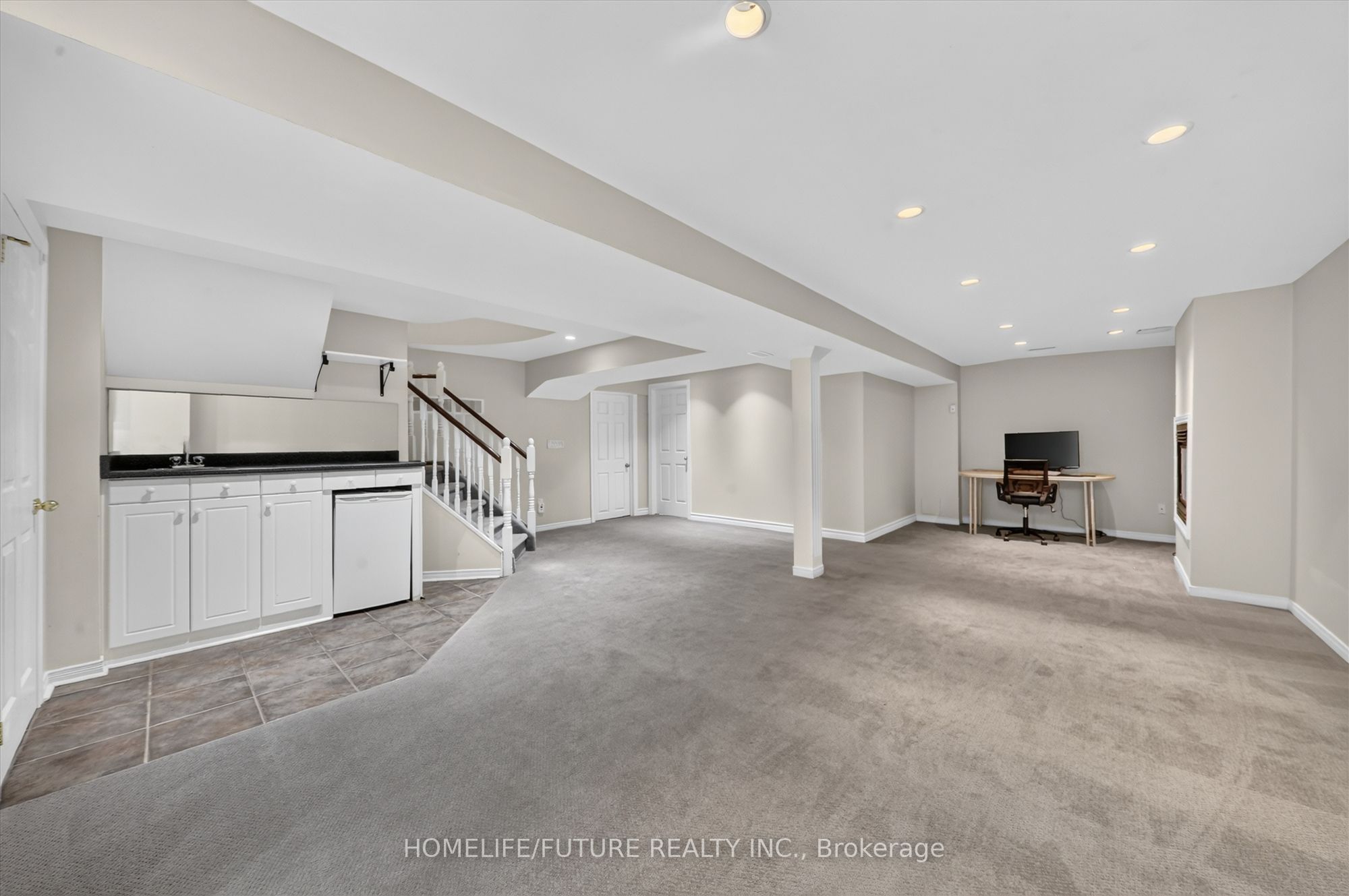 1580 Heathside Crescent Lower Property Photo 3