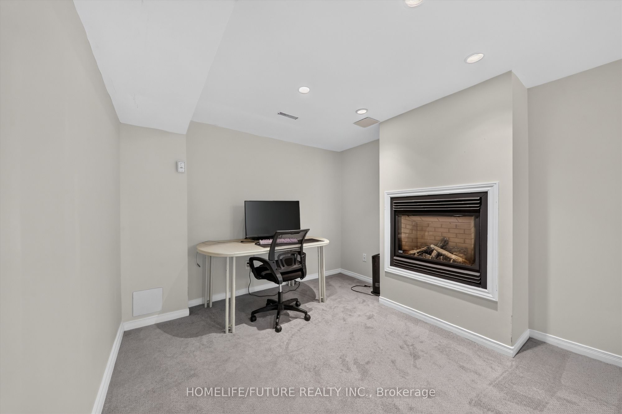 1580 Heathside Crescent Lower Property Photo 5