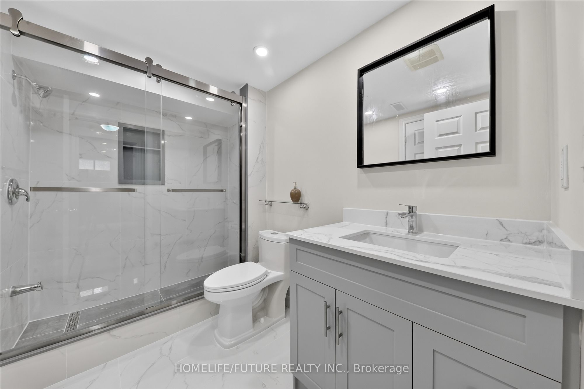 1580 Heathside Crescent Lower Property Photo 10