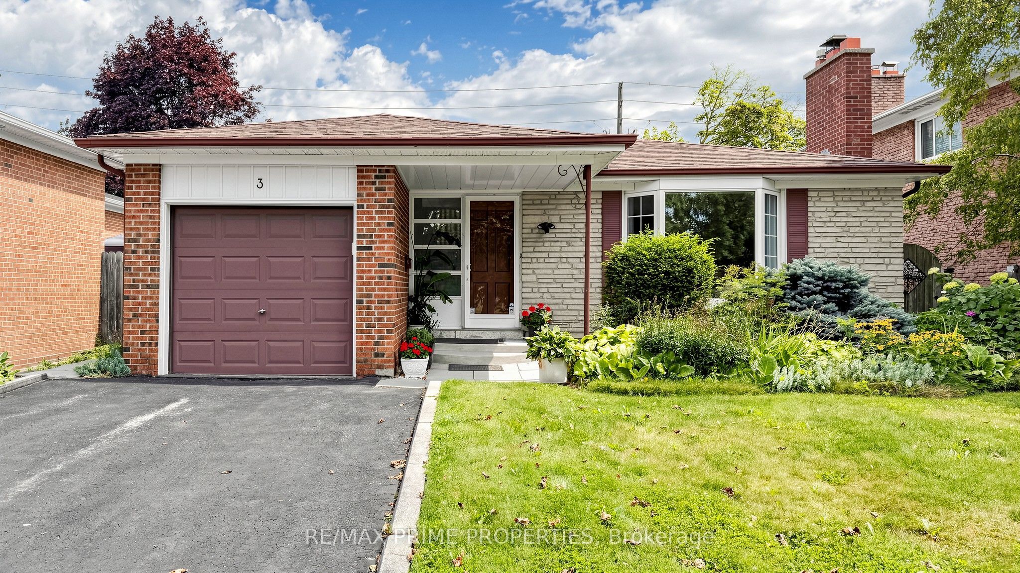 3 Leeswood Crescent E Property Photo 1