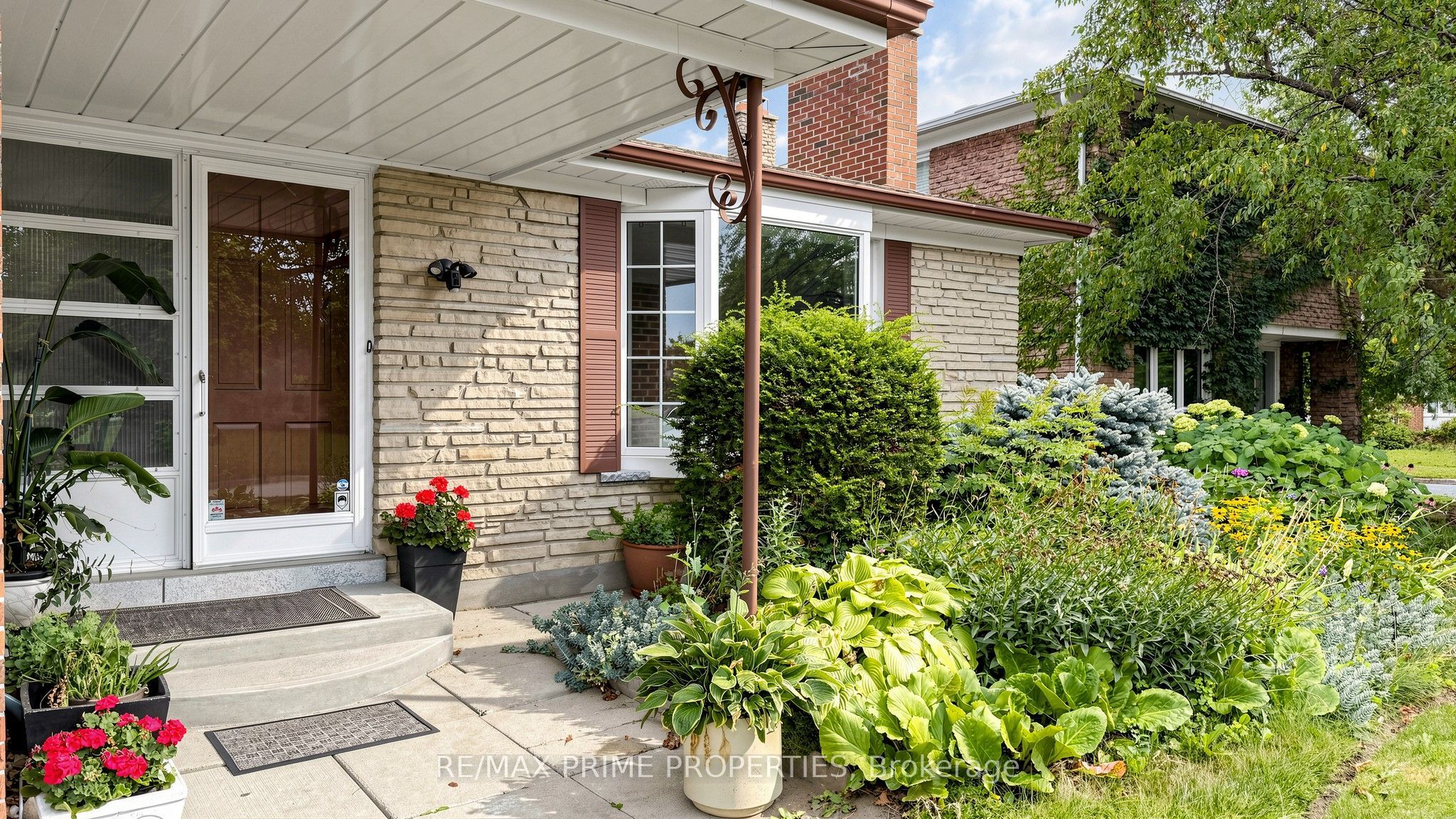 3 Leeswood Crescent E Property Photo 3