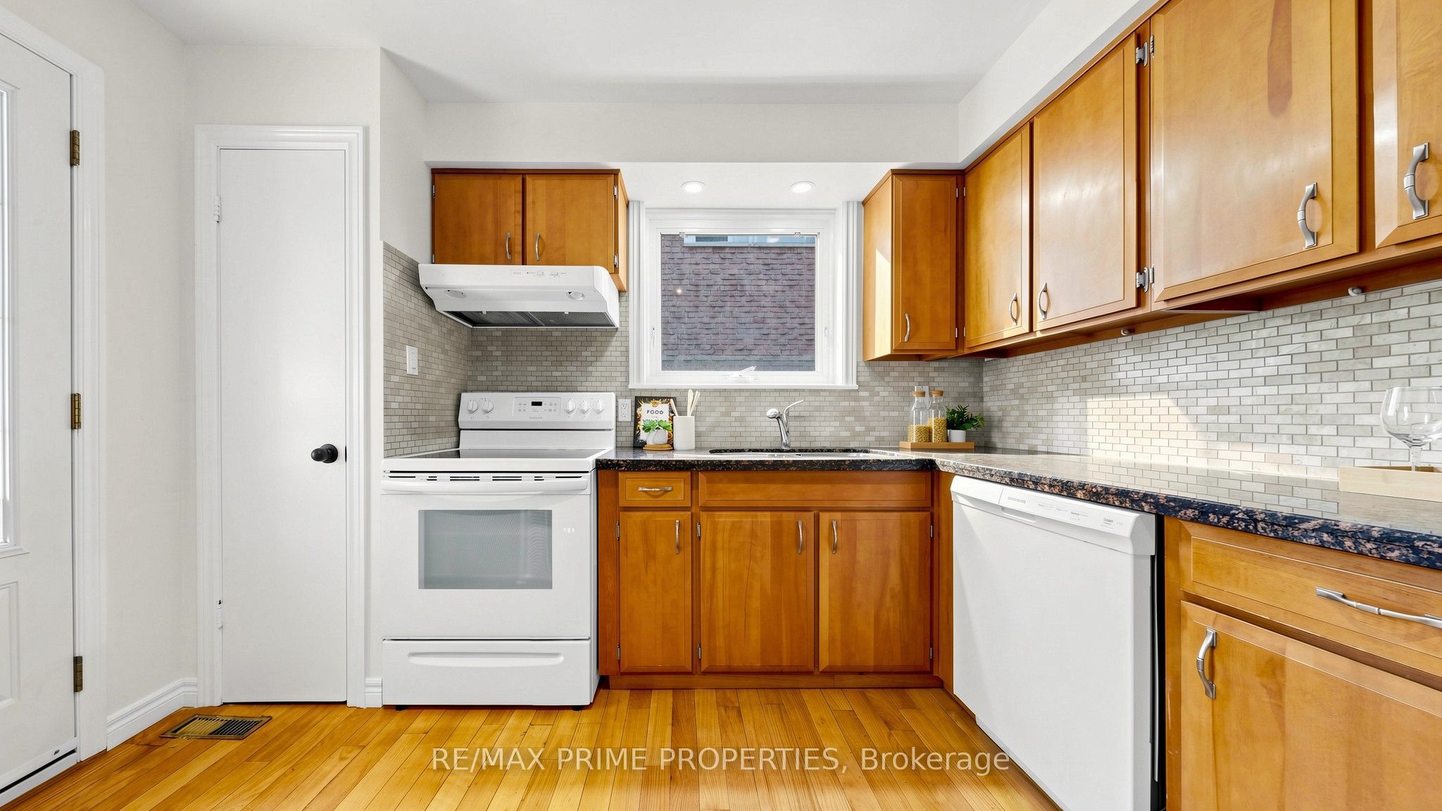 3 Leeswood Crescent E Property Photo 15