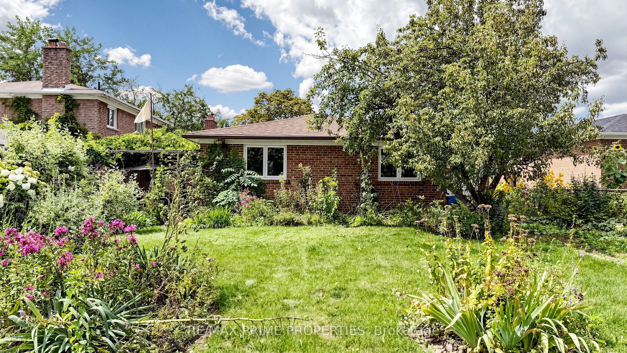 3 Leeswood Crescent E Property Photo 45