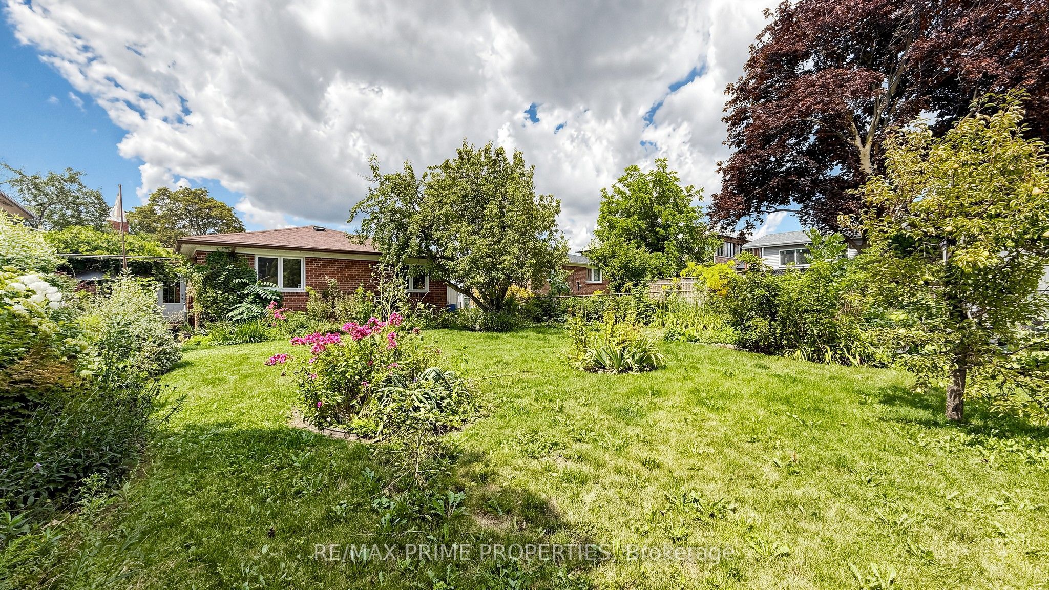 3 Leeswood Crescent E Property Photo 46