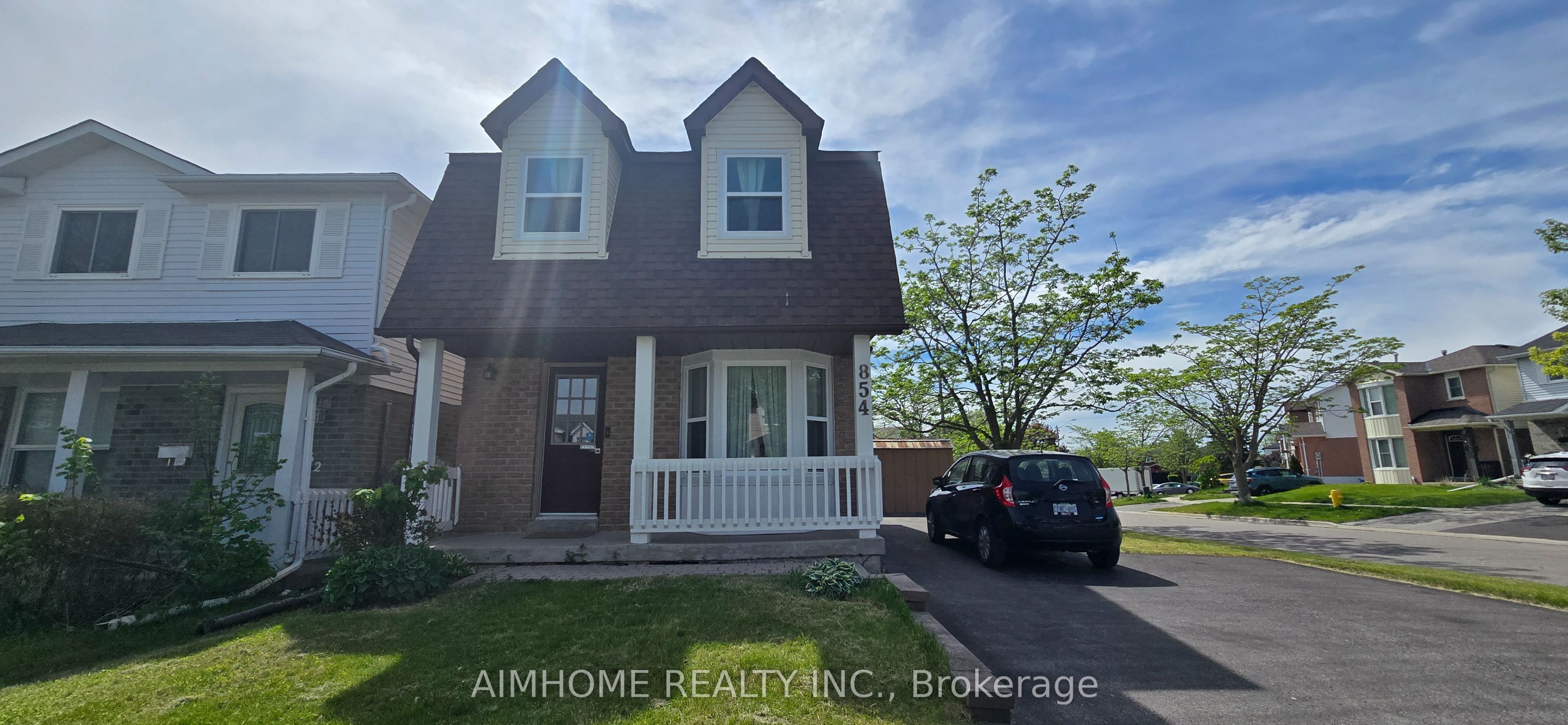 854 Attersley Drive Property Photo 2
