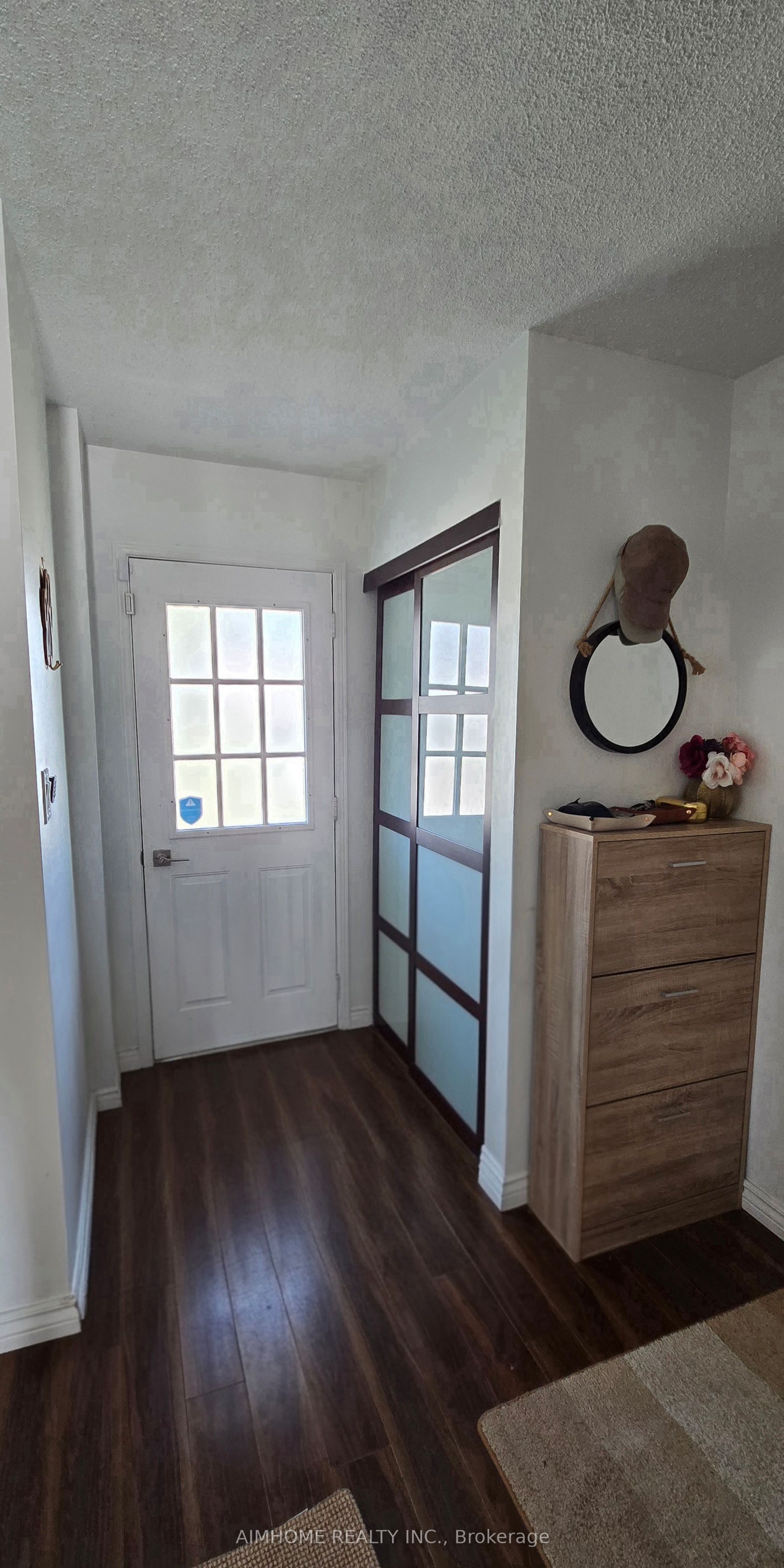 854 Attersley Drive Property Photo 3