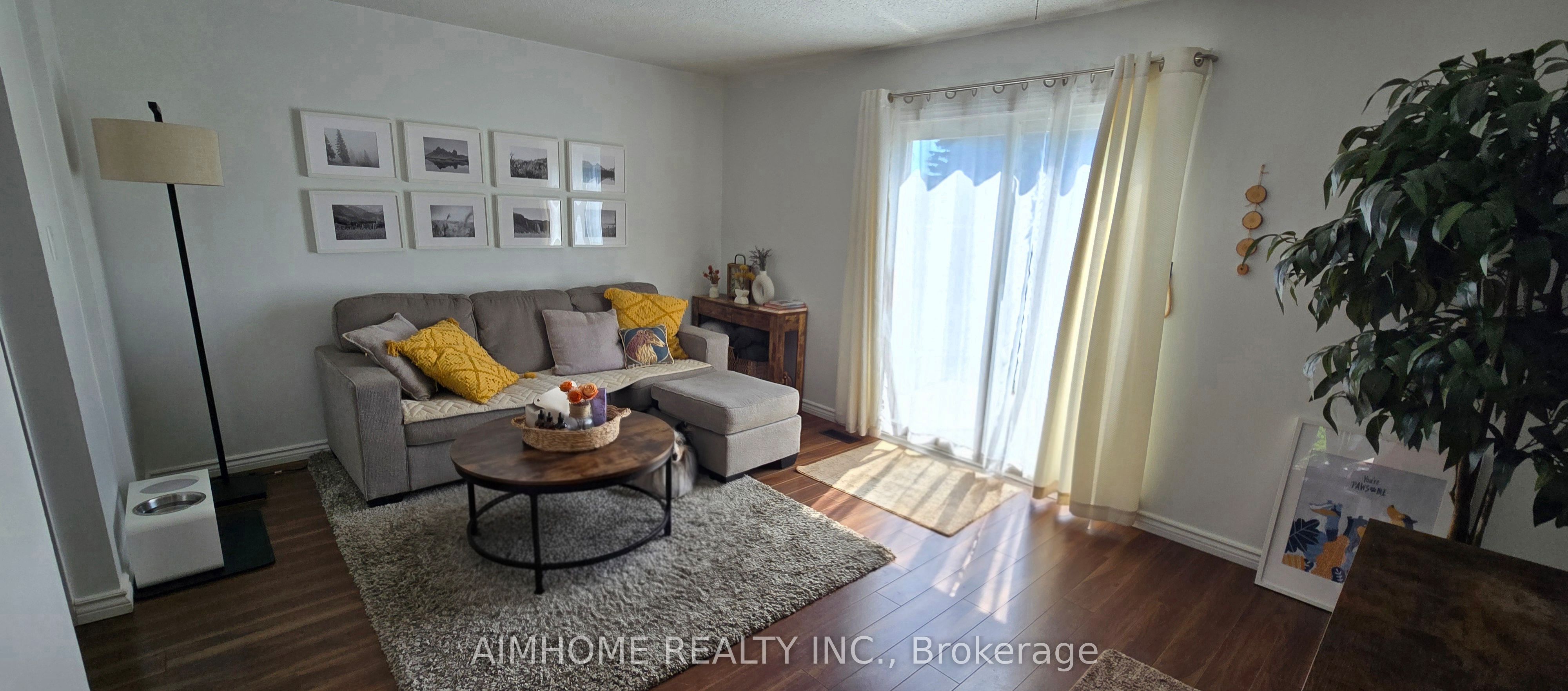 854 Attersley Drive Property Photo 6