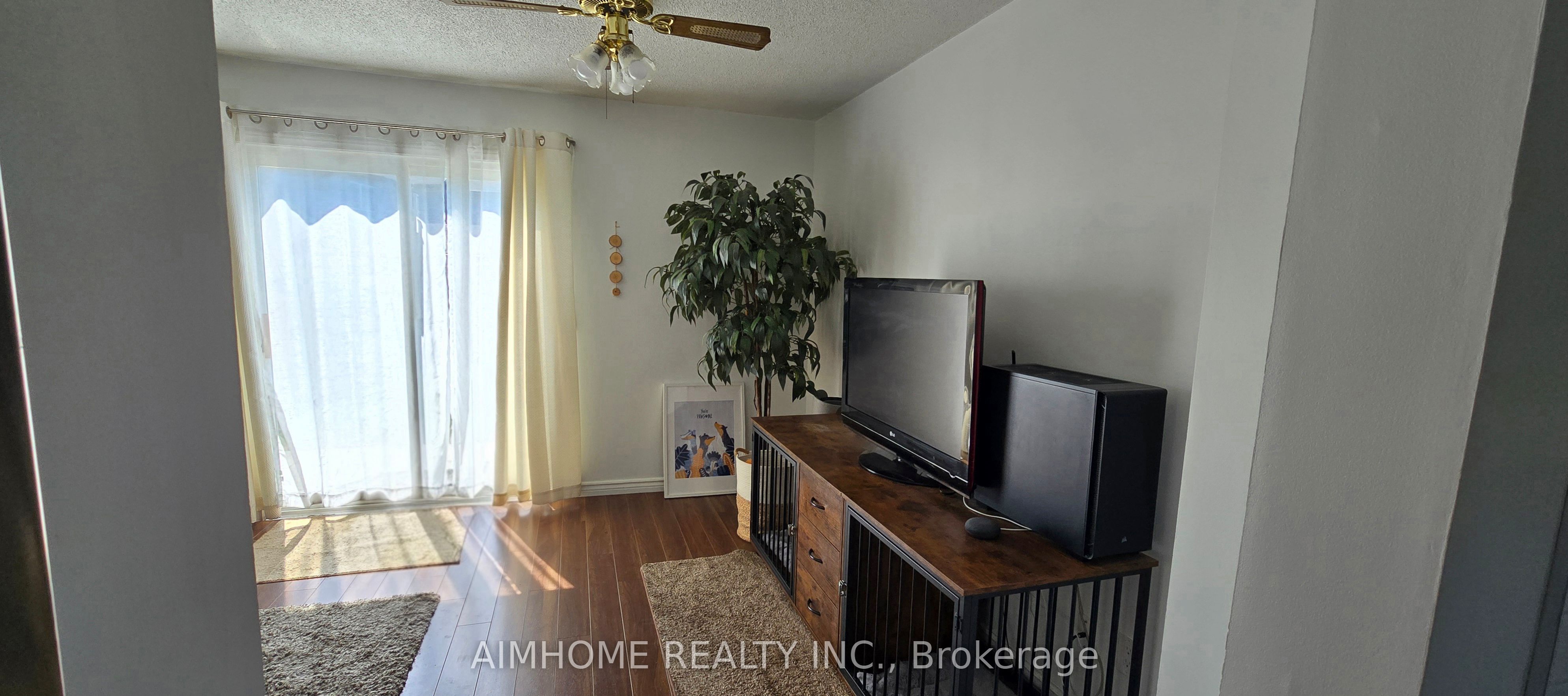 854 Attersley Drive Property Photo 7