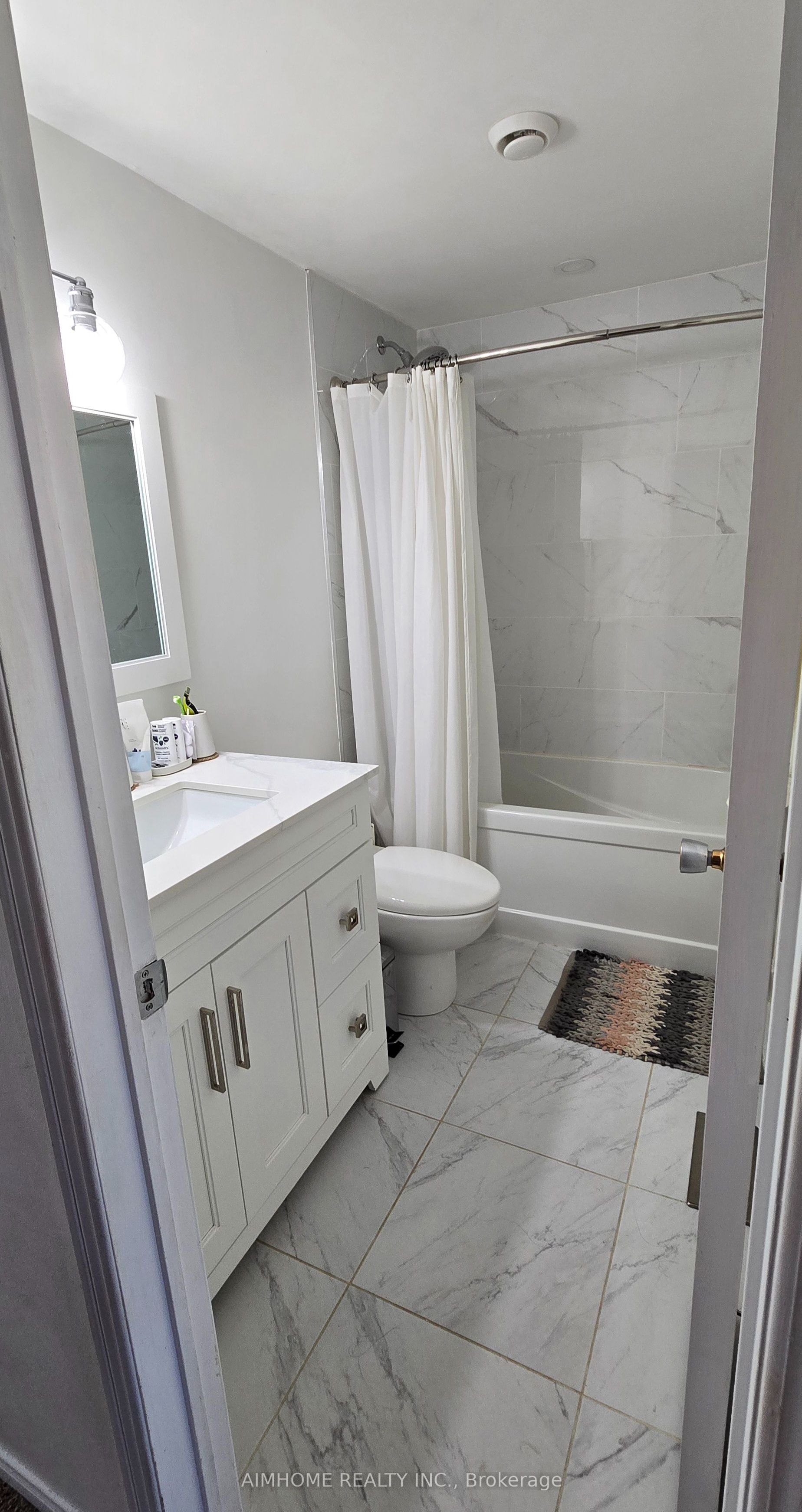 854 Attersley Drive Property Photo 8