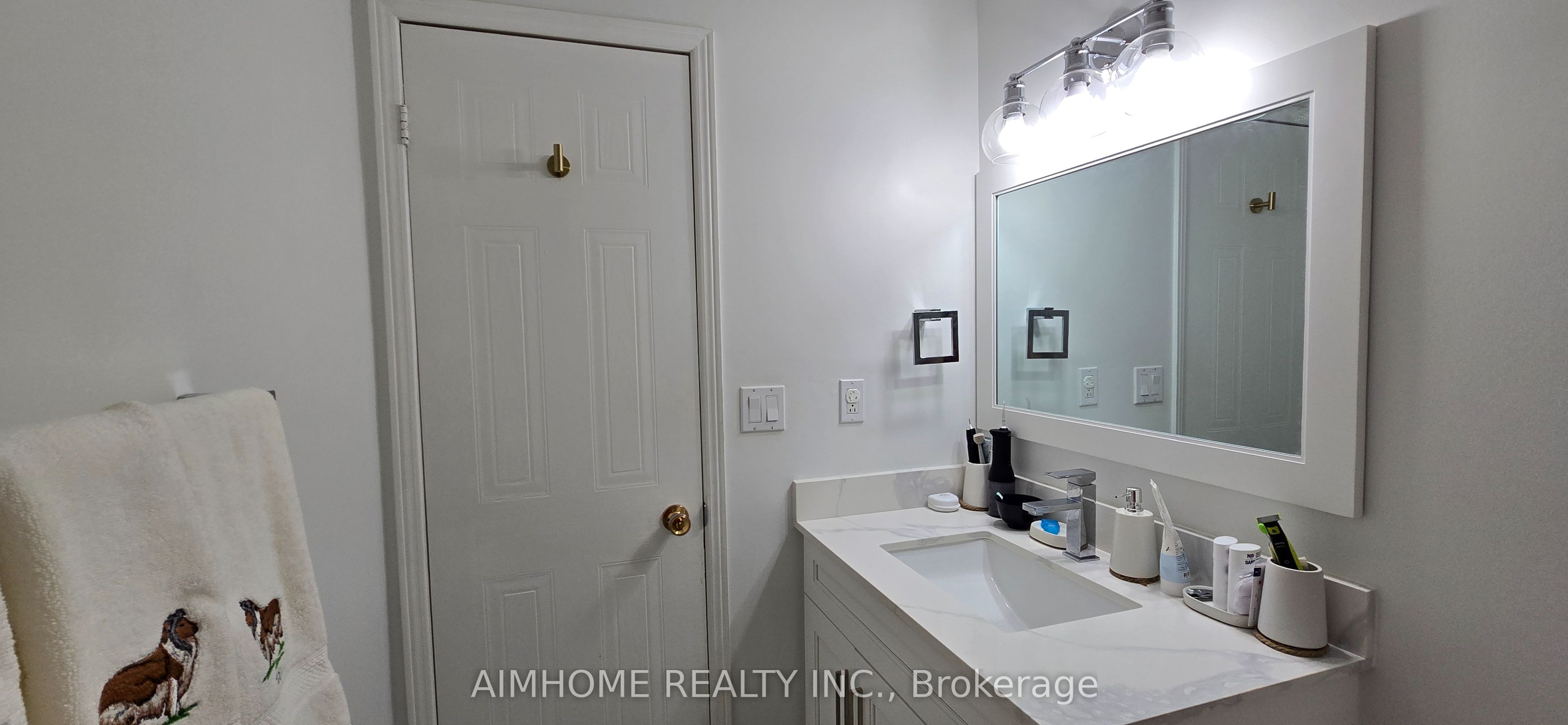 854 Attersley Drive Property Photo 9