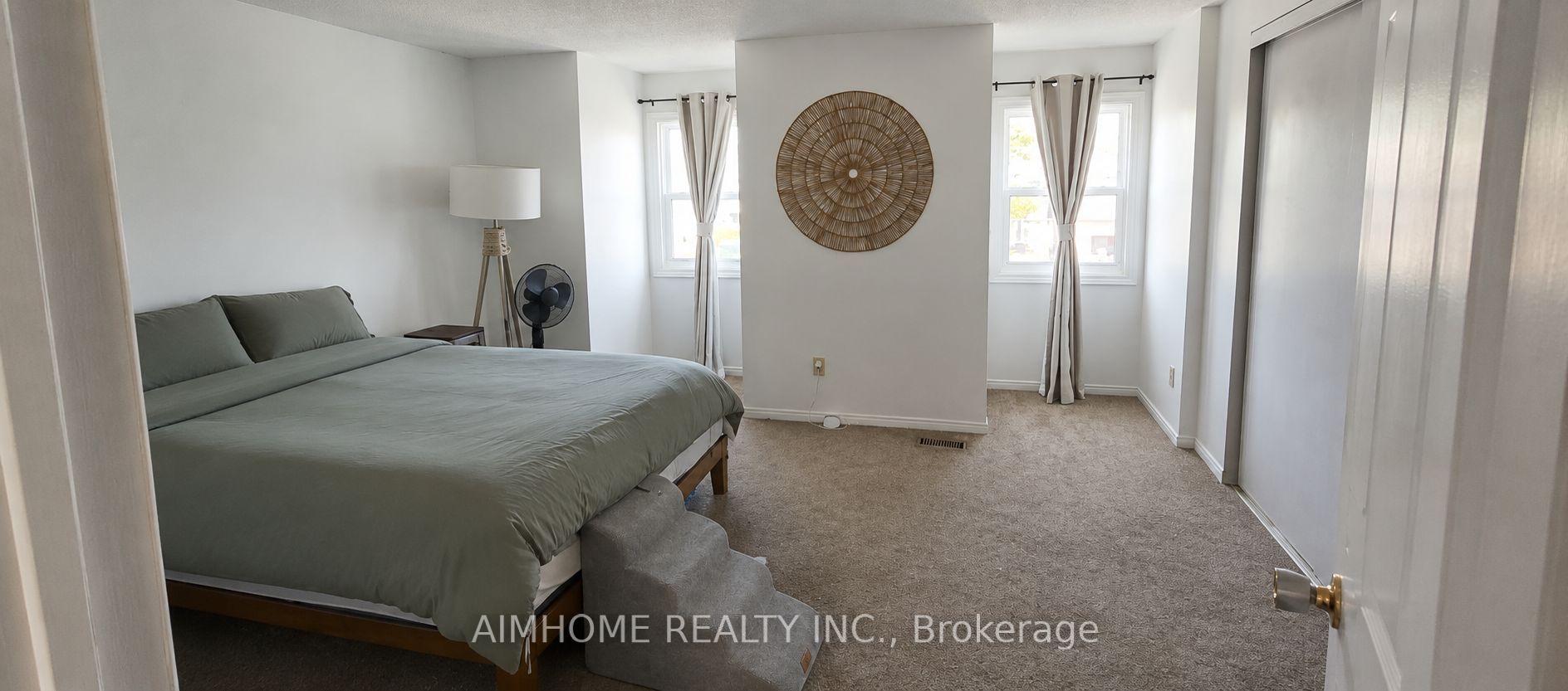 854 Attersley Drive Property Photo 10
