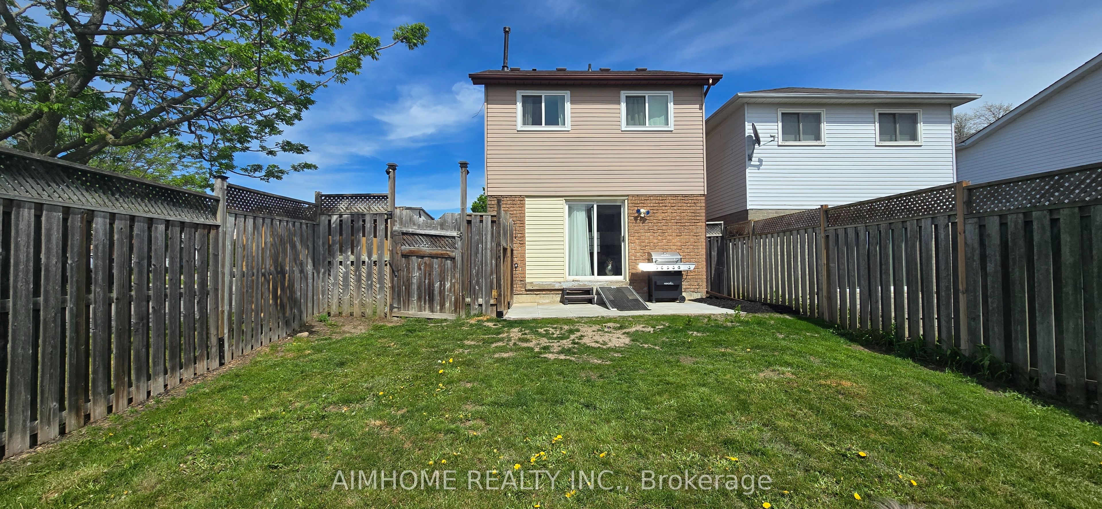 854 Attersley Drive Property Photo 16
