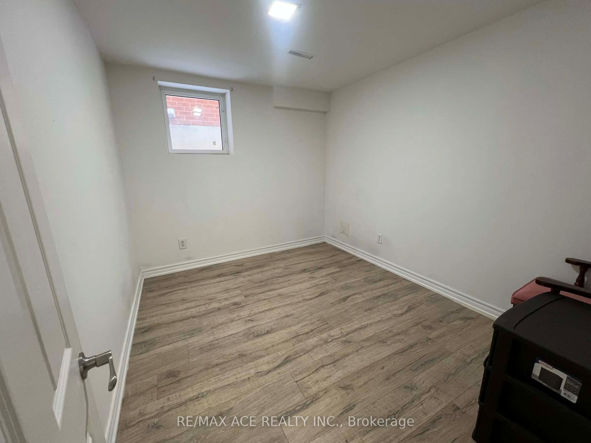 161 Heale Avenue Bsmt Property Photo 6