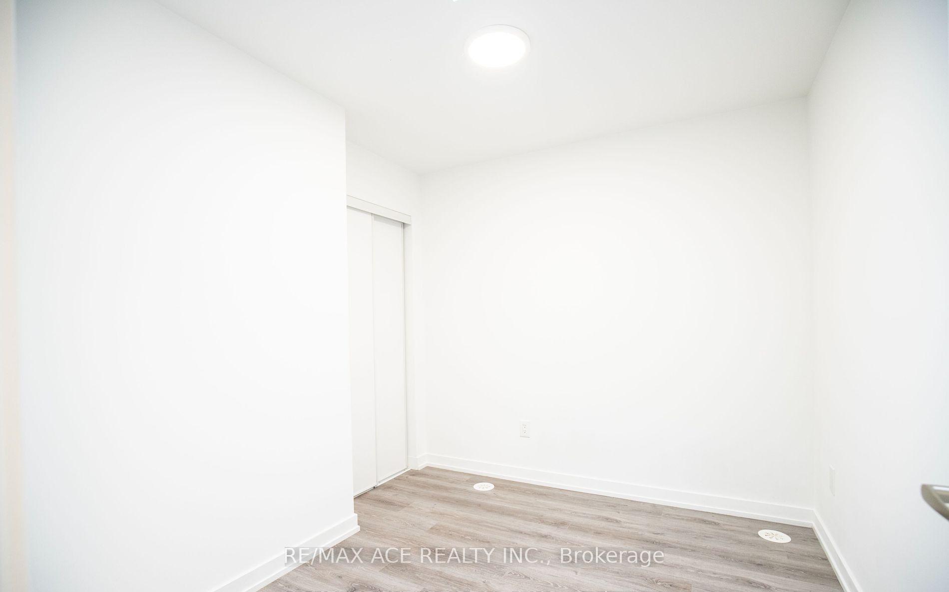 3686 St Clair Avenue E 105 Property Photo 5