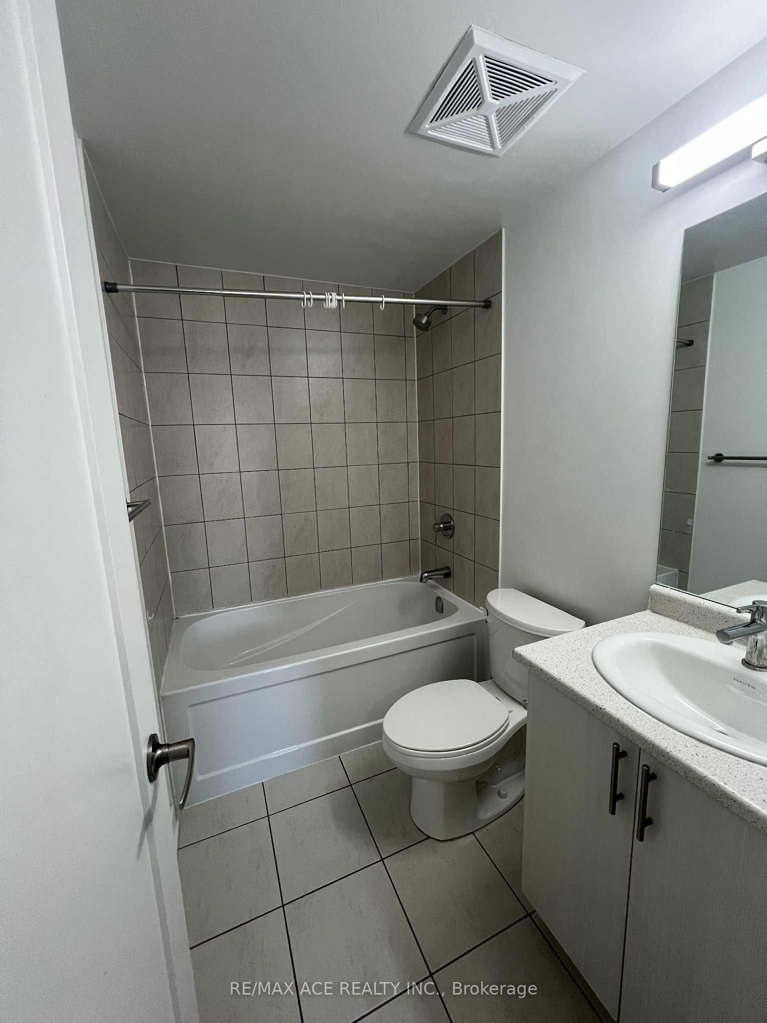 3686 St Clair Avenue E 105 Property Photo 11