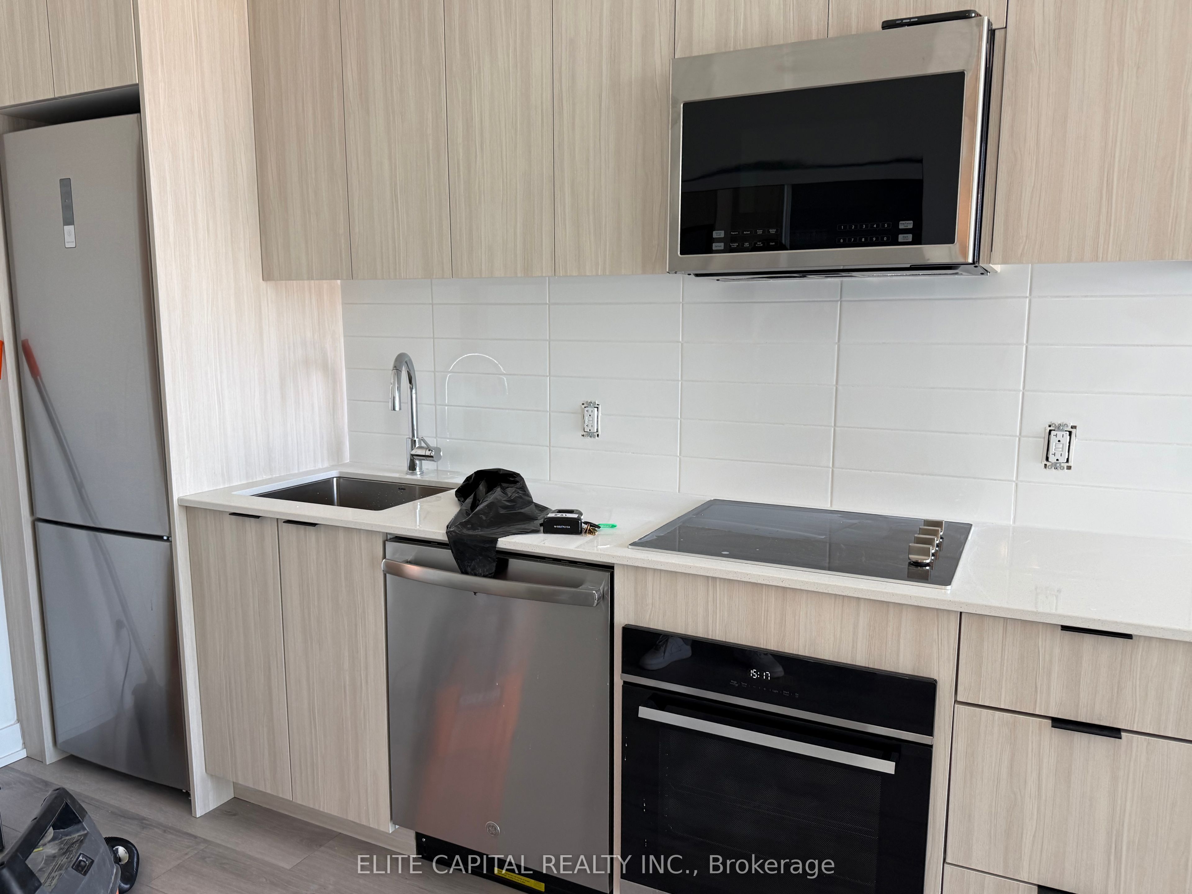 20 Deans Drive 521 Property Photo 2
