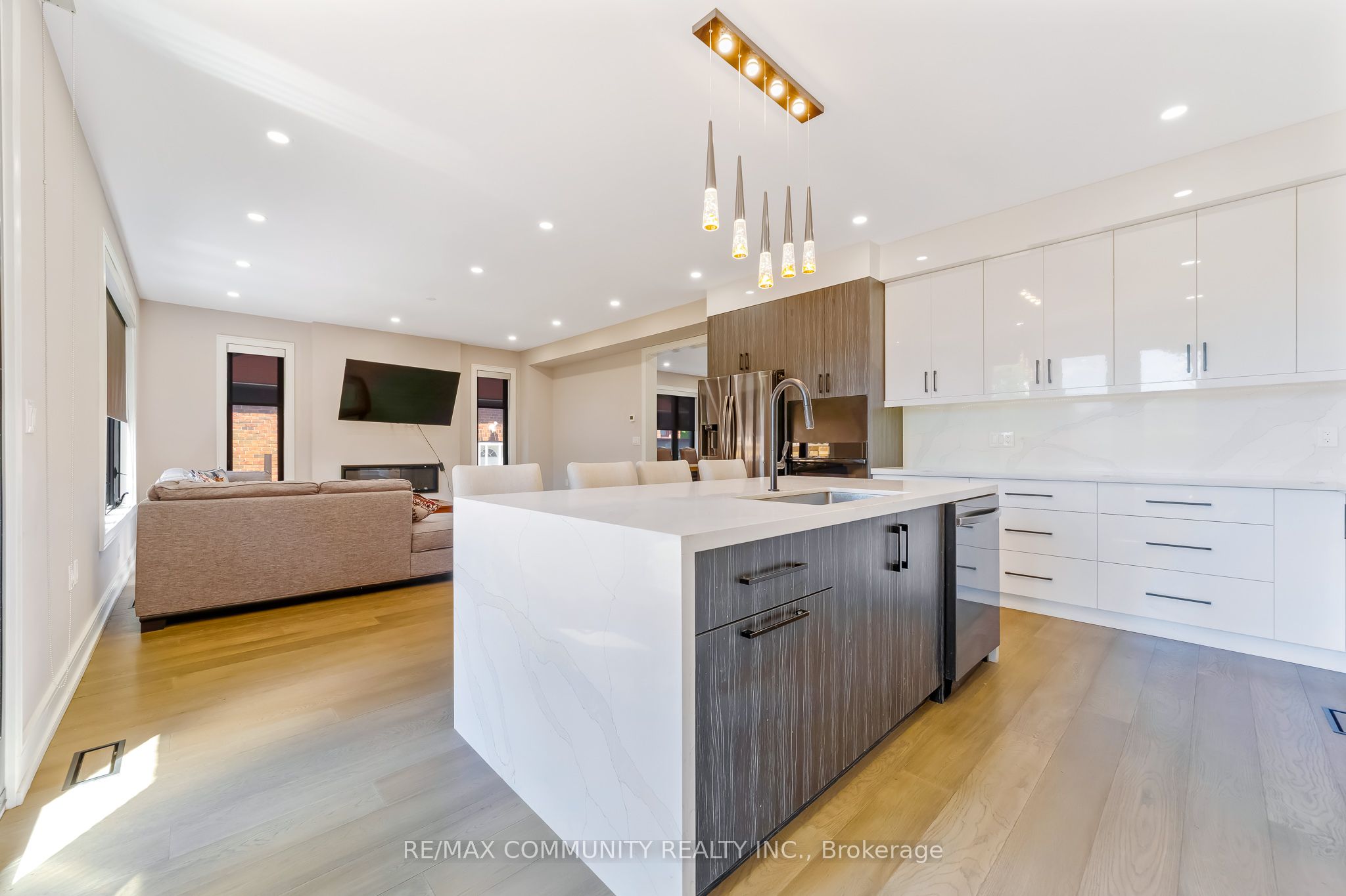 856 Kennedy Road Property Photo 14